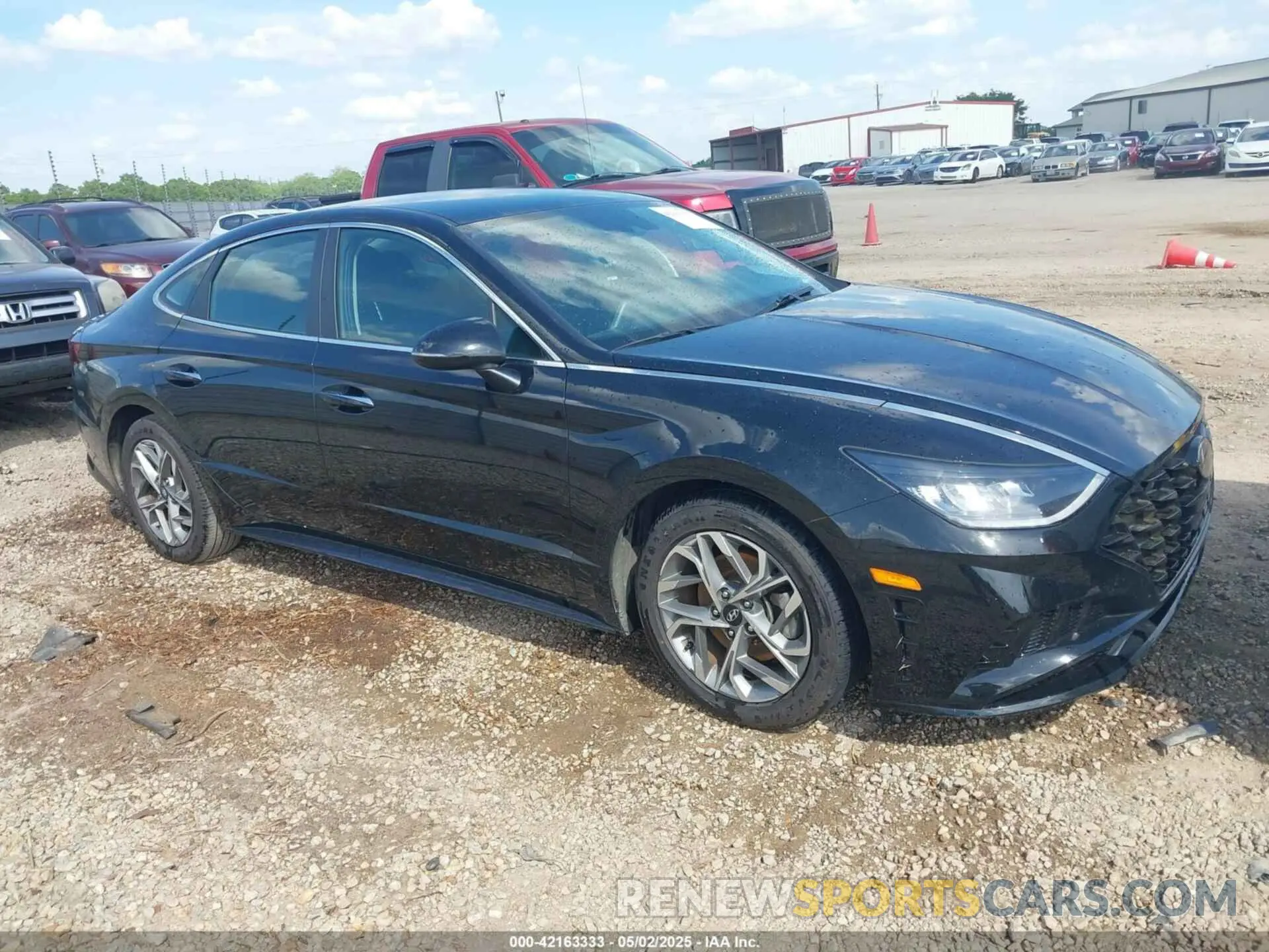 1 Photograph of a damaged car 5NPEF4JA9LH043617 HYUNDAI SONATA 2020