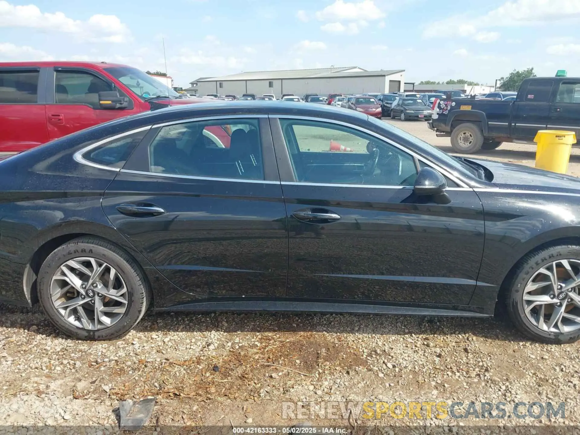 13 Photograph of a damaged car 5NPEF4JA9LH043617 HYUNDAI SONATA 2020