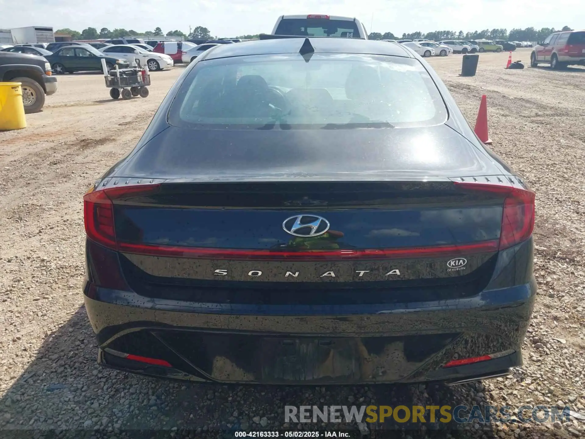 16 Photograph of a damaged car 5NPEF4JA9LH043617 HYUNDAI SONATA 2020