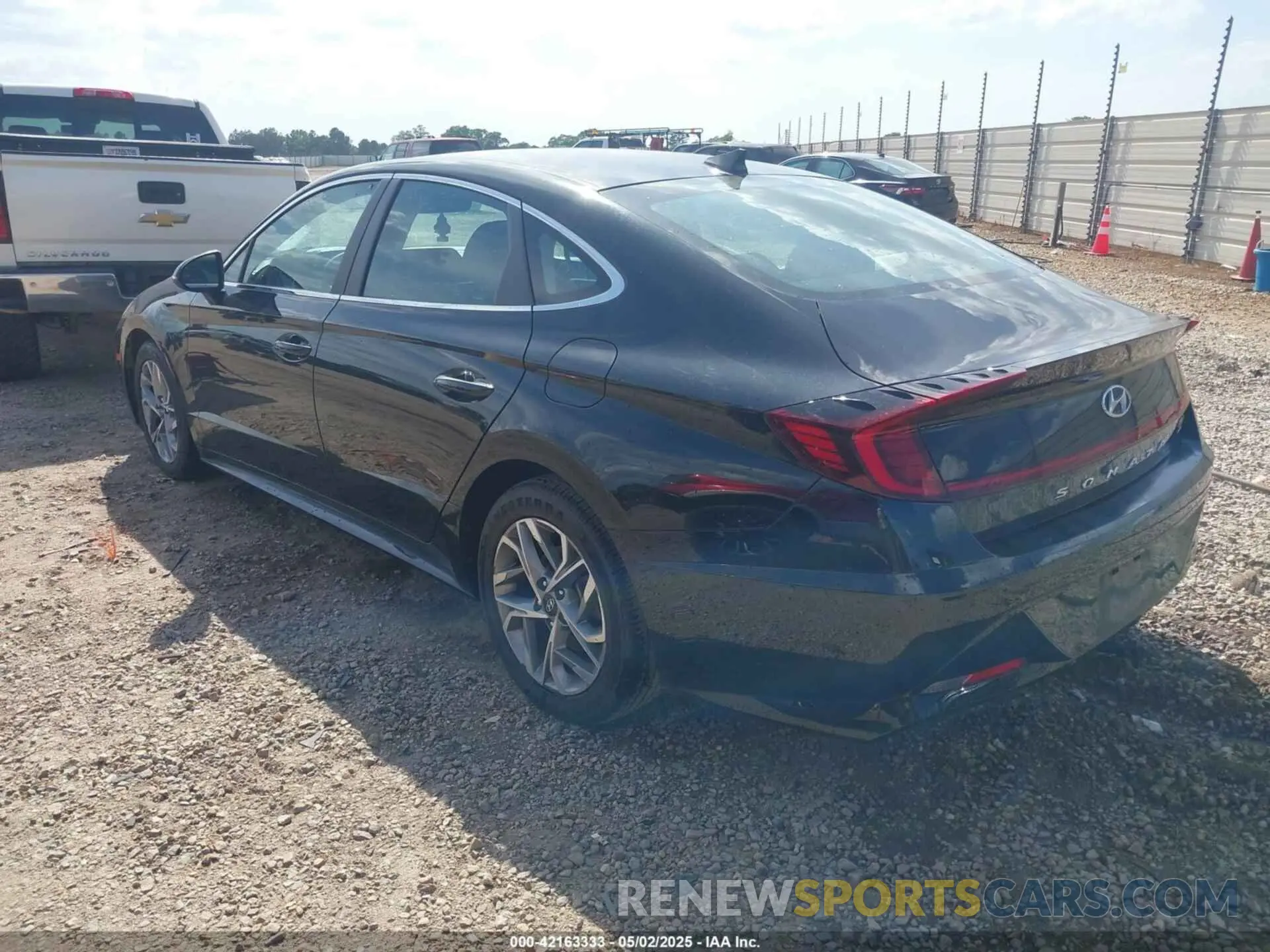 3 Photograph of a damaged car 5NPEF4JA9LH043617 HYUNDAI SONATA 2020