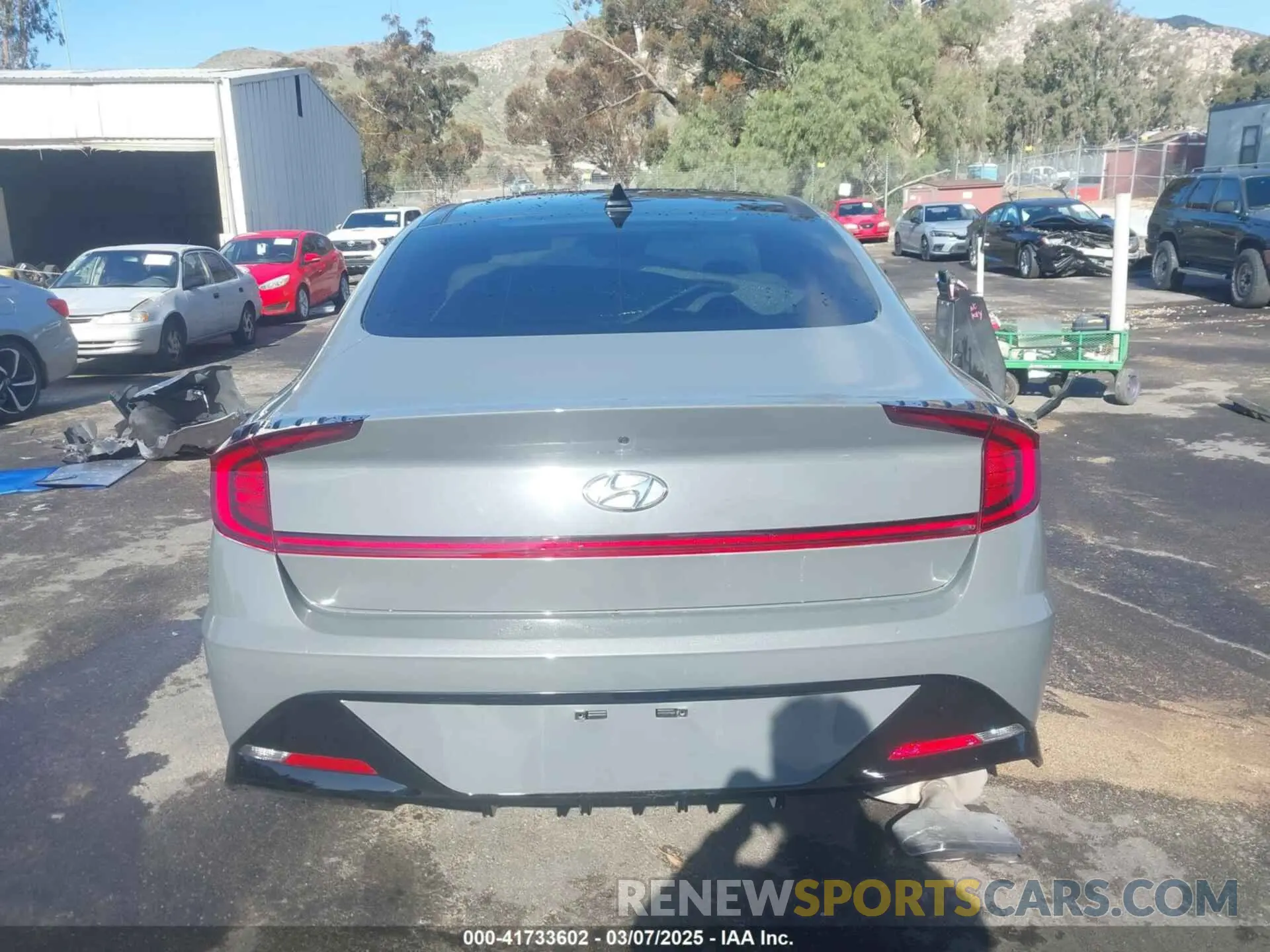 17 Photograph of a damaged car 5NPEF4JA9LH043973 HYUNDAI SONATA 2020