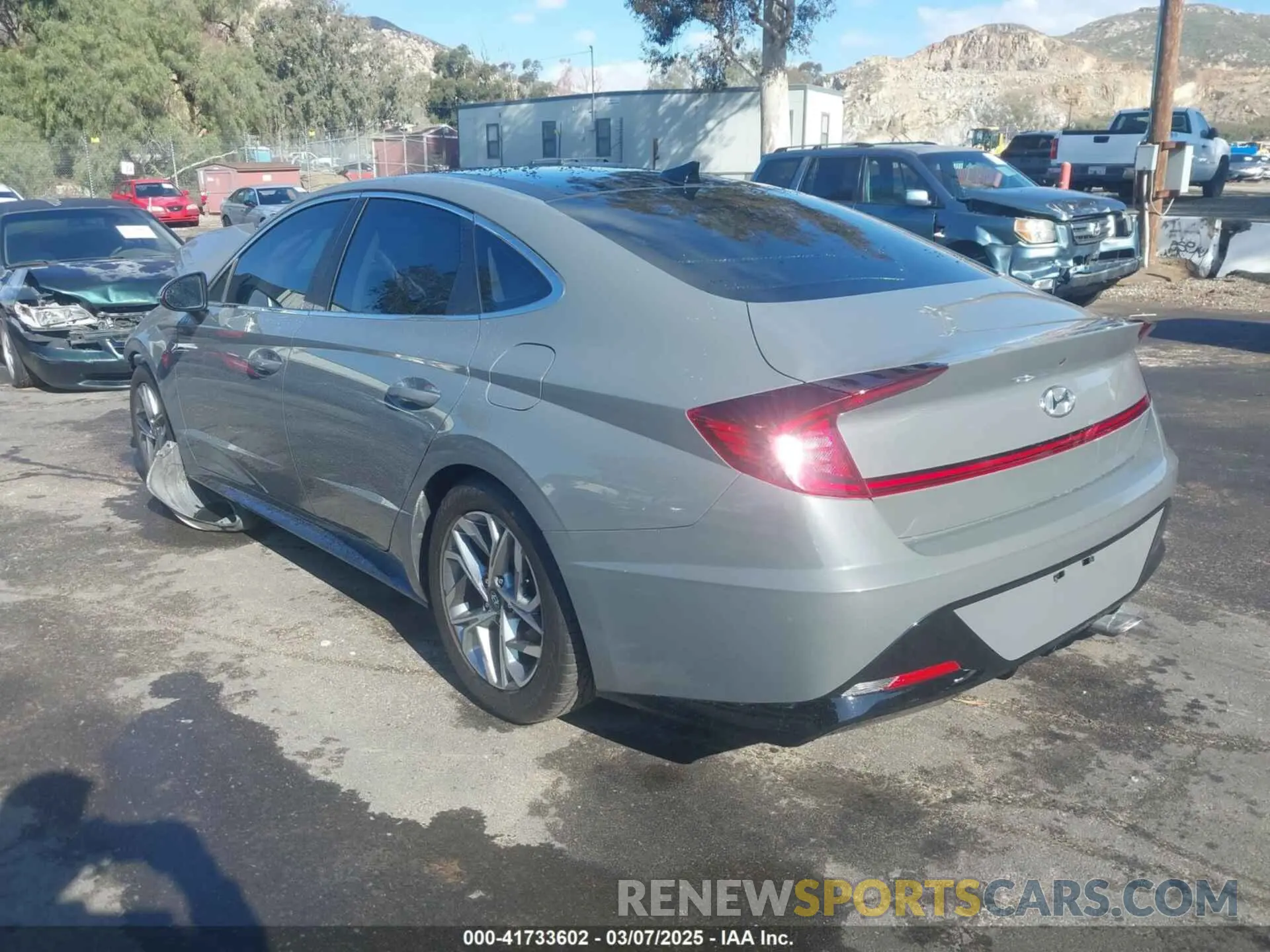 3 Photograph of a damaged car 5NPEF4JA9LH043973 HYUNDAI SONATA 2020