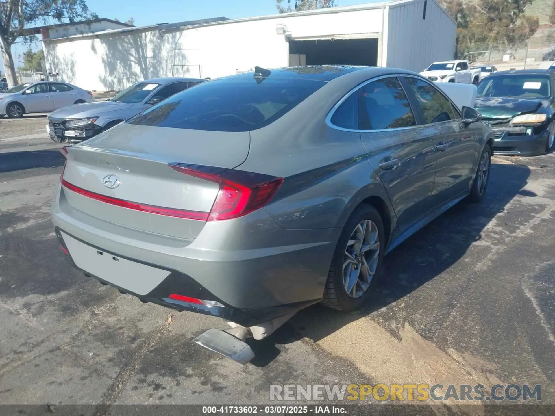 4 Photograph of a damaged car 5NPEF4JA9LH043973 HYUNDAI SONATA 2020