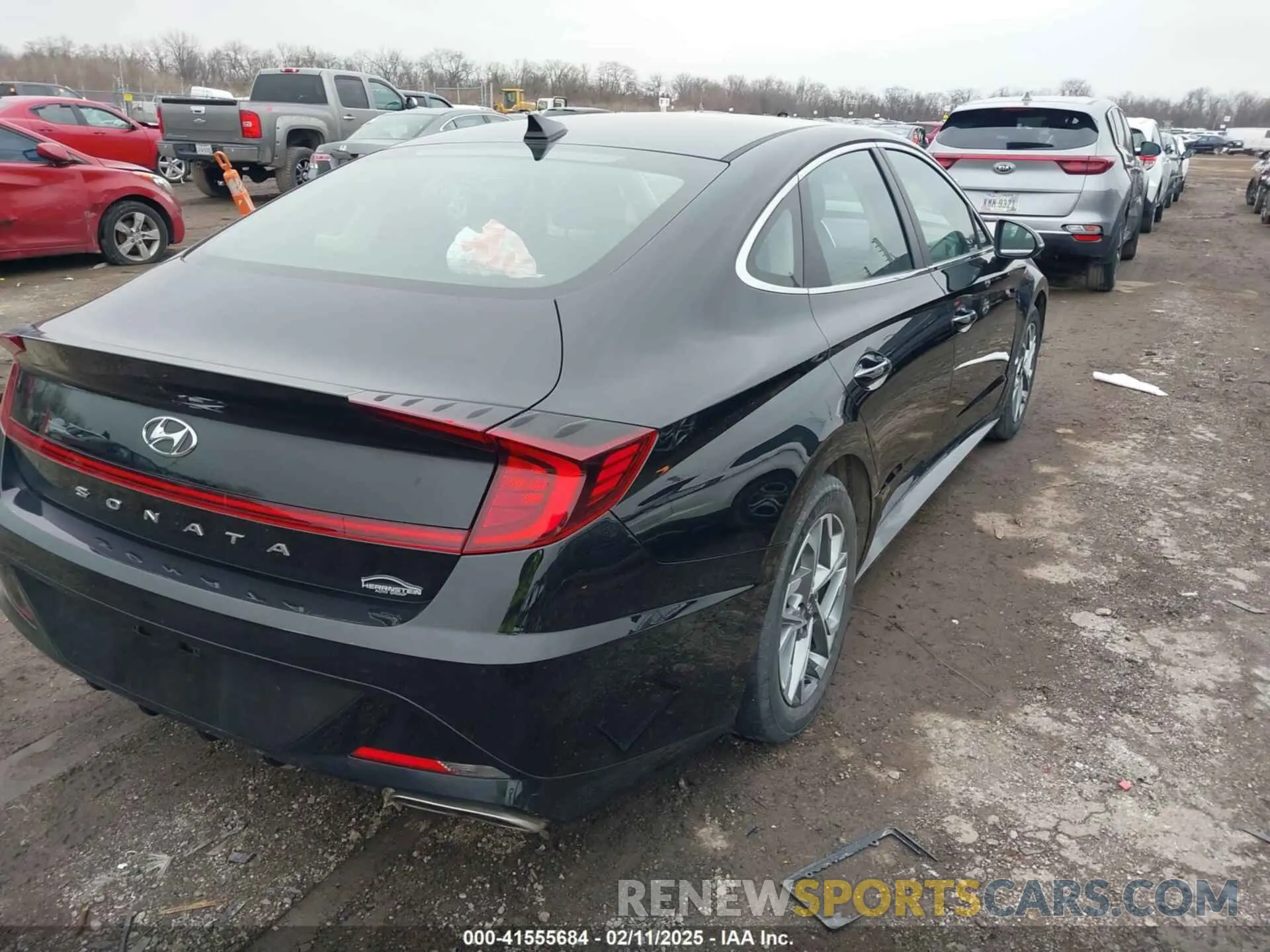 4 Photograph of a damaged car 5NPEF4JA9LH058005 HYUNDAI SONATA 2020