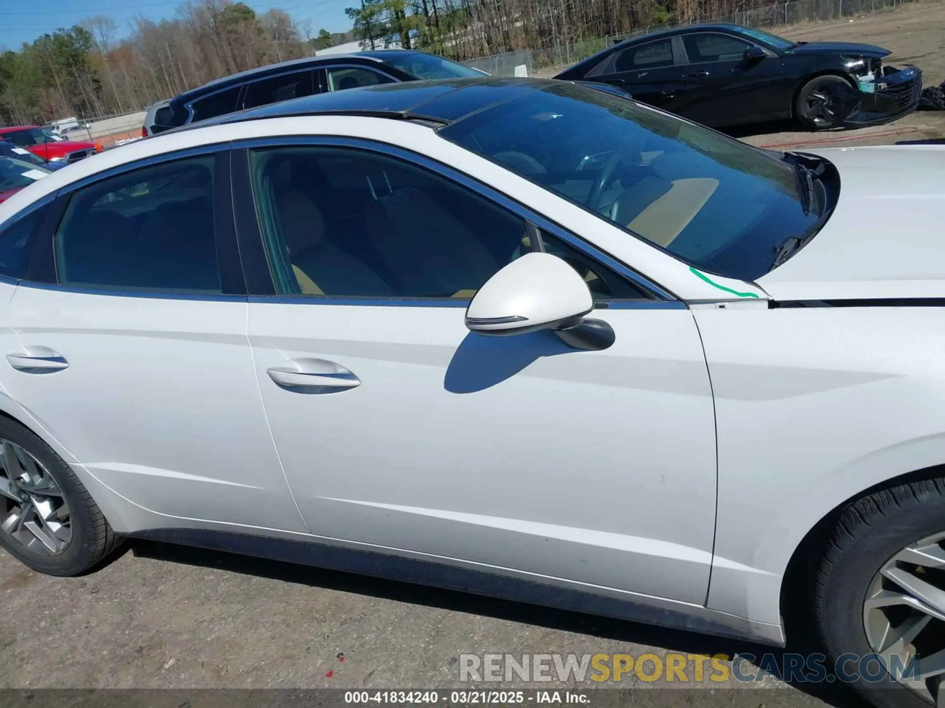 13 Photograph of a damaged car 5NPEF4JAXLH016698 HYUNDAI SONATA 2020
