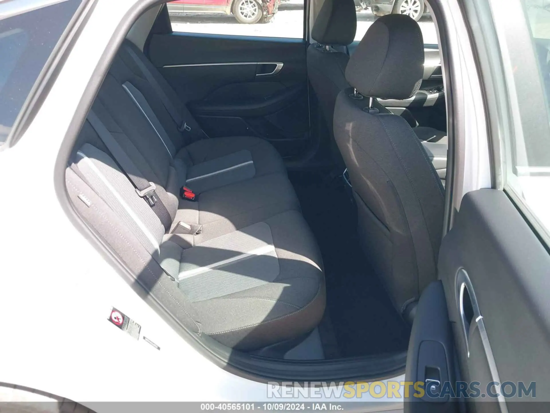 8 Photograph of a damaged car 5NPEF4JAXLH019231 HYUNDAI SONATA 2020