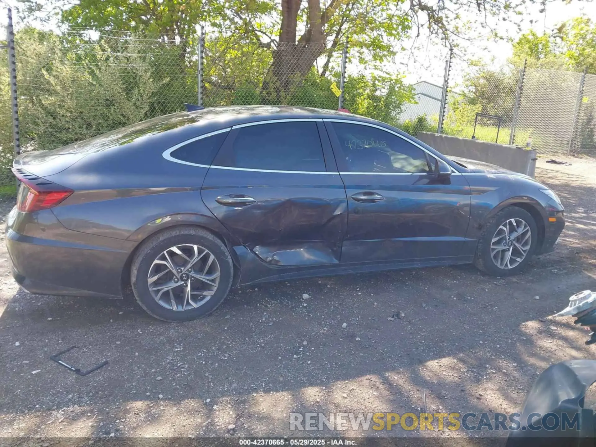 13 Photograph of a damaged car 5NPEF4JAXLH035736 HYUNDAI SONATA 2020