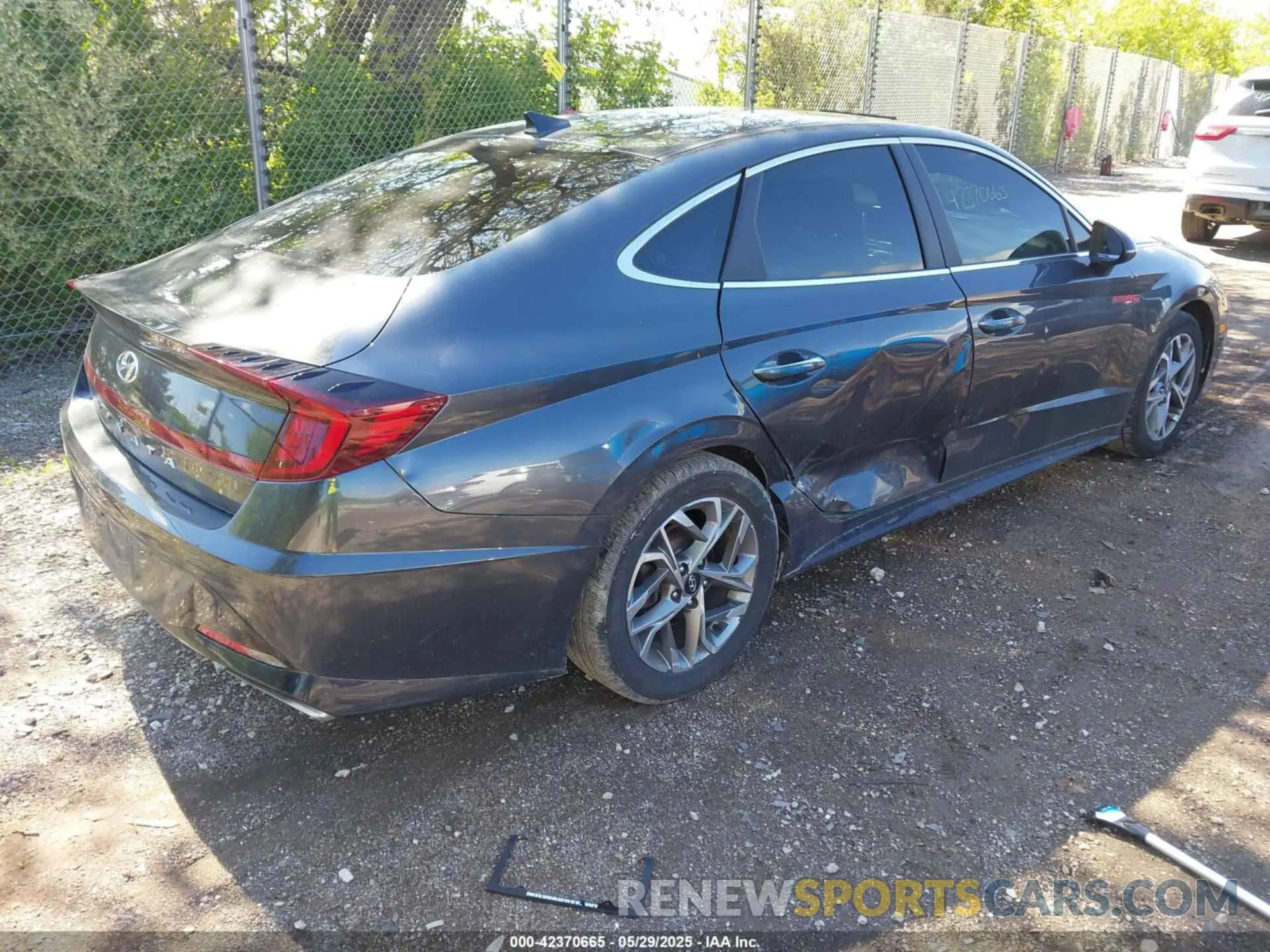 4 Photograph of a damaged car 5NPEF4JAXLH035736 HYUNDAI SONATA 2020