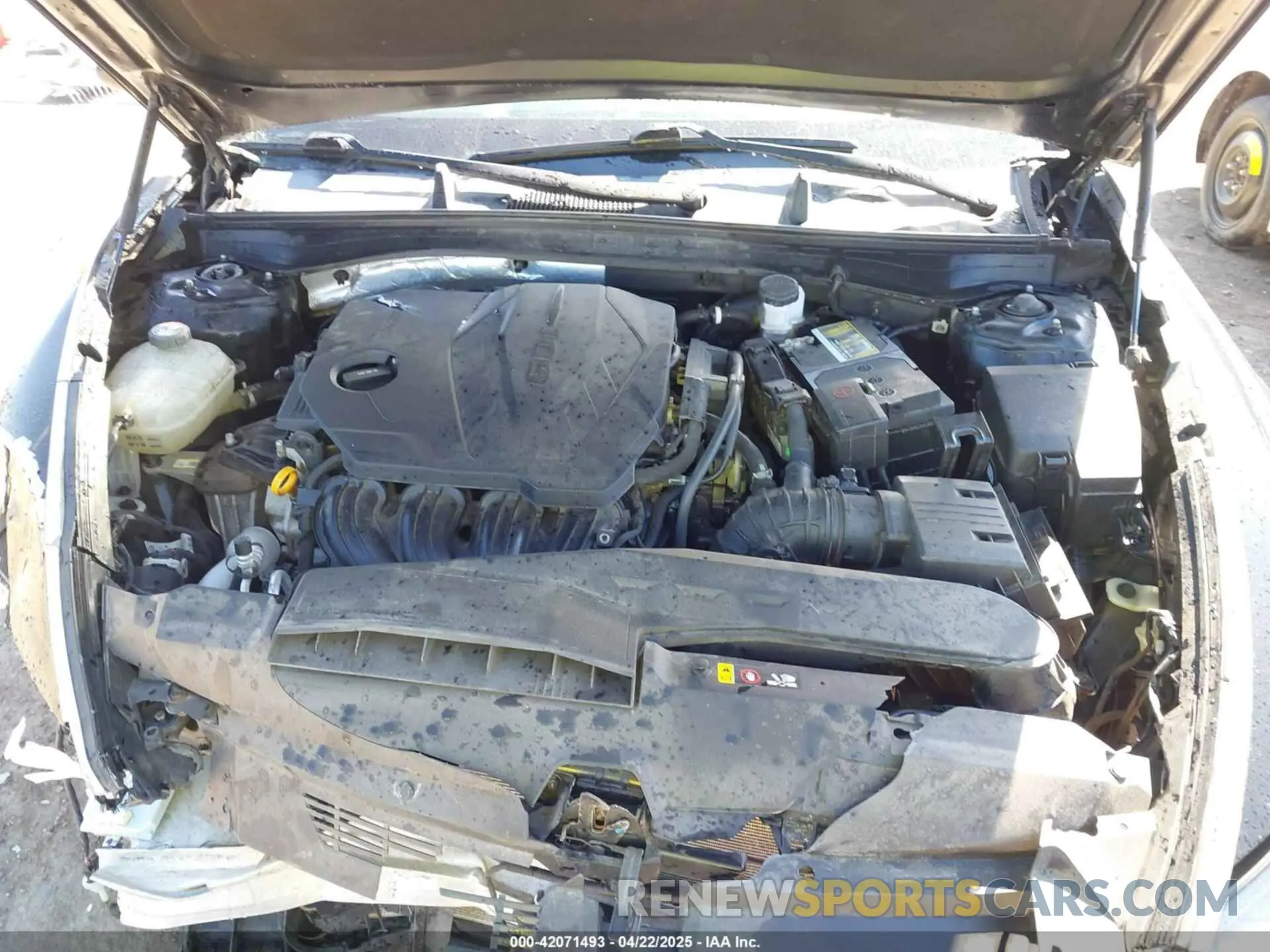 10 Photograph of a damaged car 5NPEG4JA0LH031000 HYUNDAI SONATA 2020