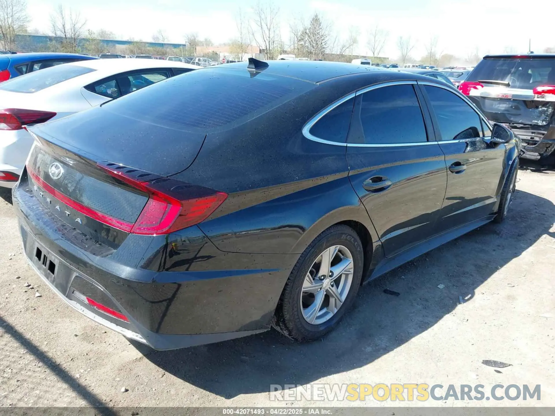 4 Photograph of a damaged car 5NPEG4JA0LH031000 HYUNDAI SONATA 2020