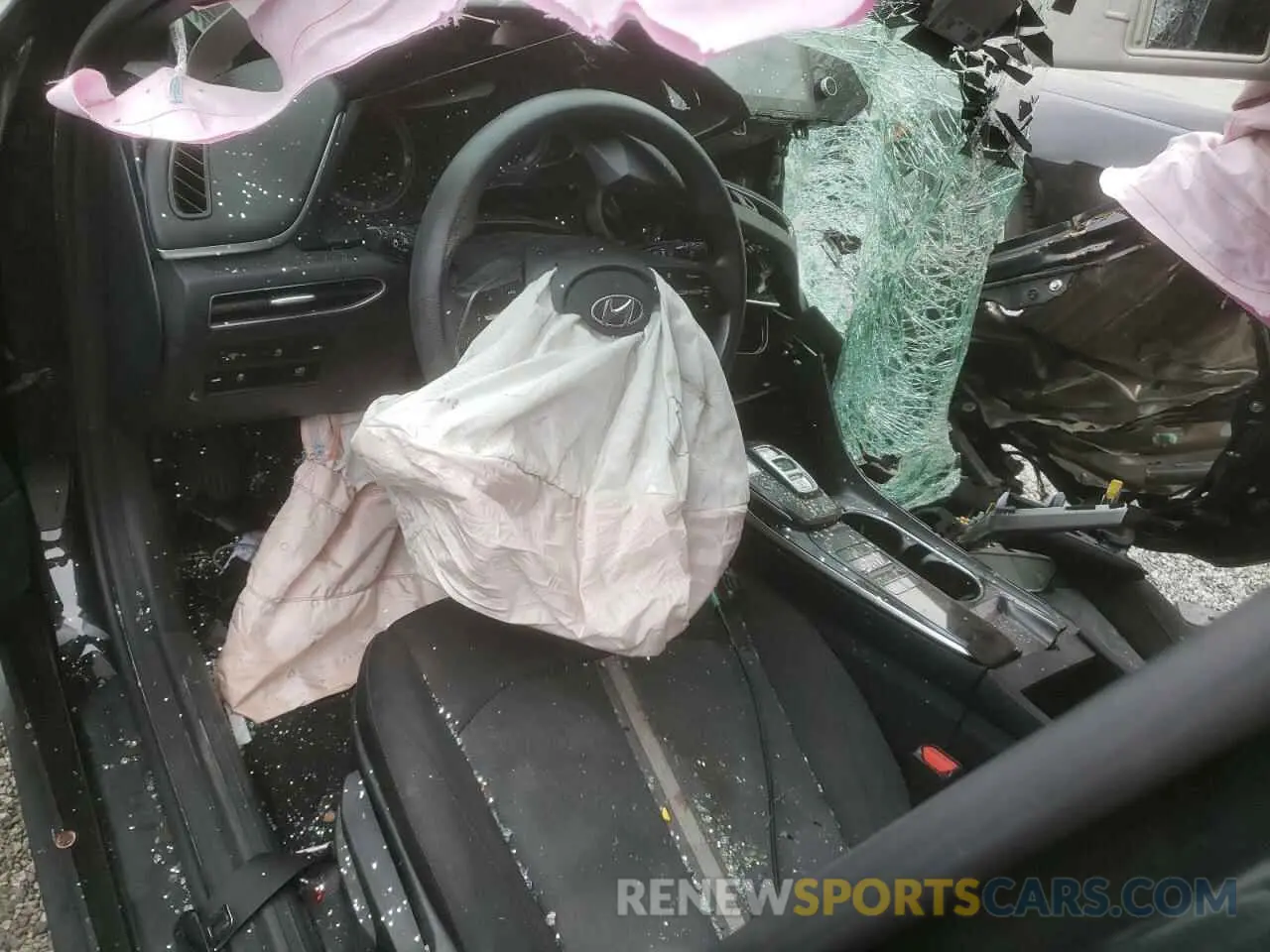 8 Photograph of a damaged car 5NPEG4JA1LH030082 HYUNDAI SONATA 2020