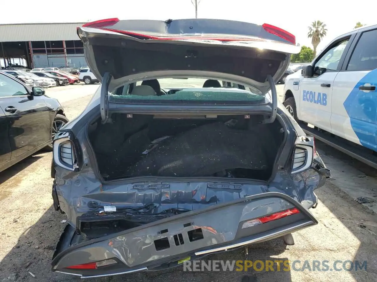 6 Photograph of a damaged car 5NPEG4JA1LH037243 HYUNDAI SONATA 2020