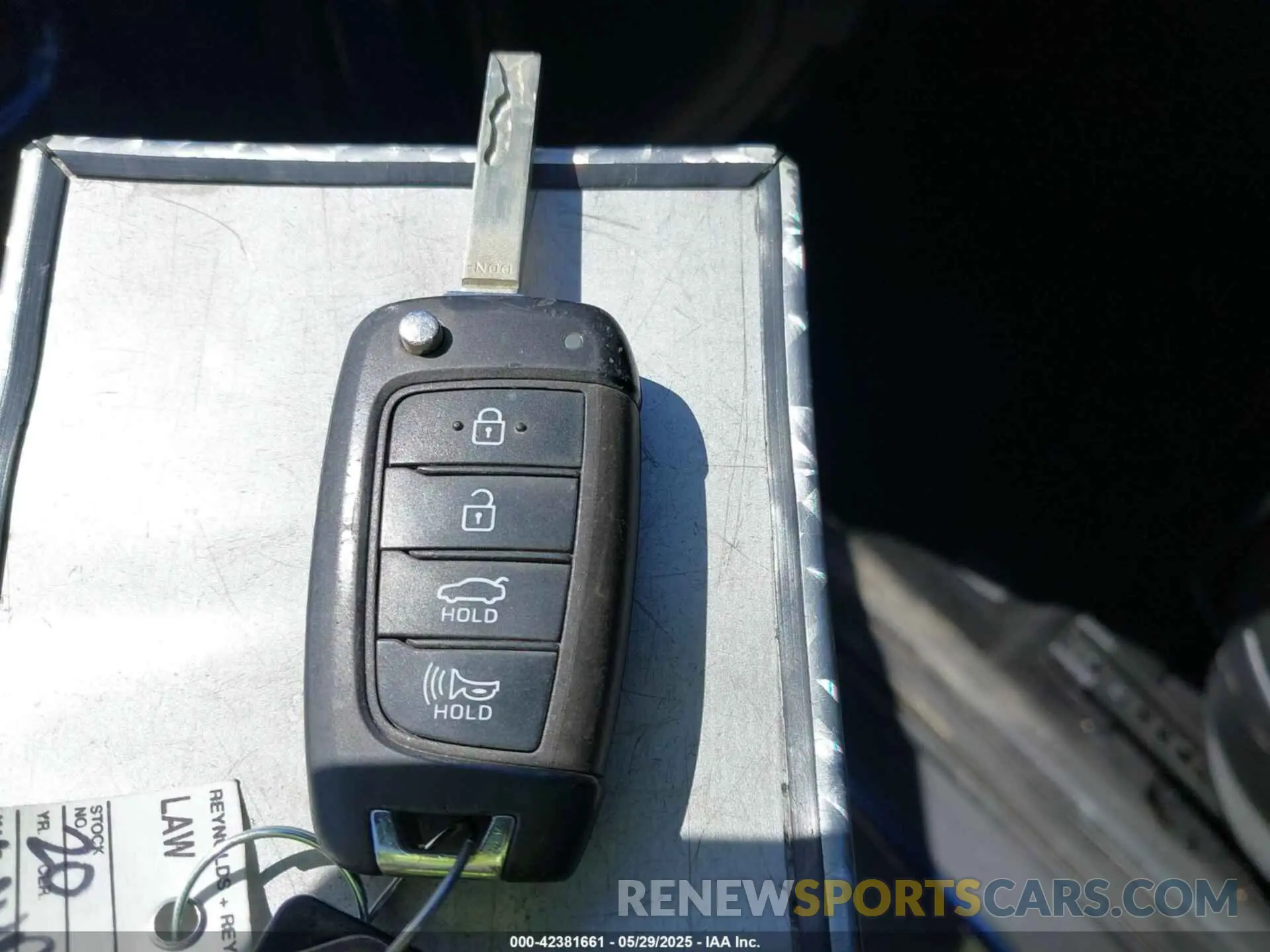 11 Photograph of a damaged car 5NPEG4JA1LH043284 HYUNDAI SONATA 2020