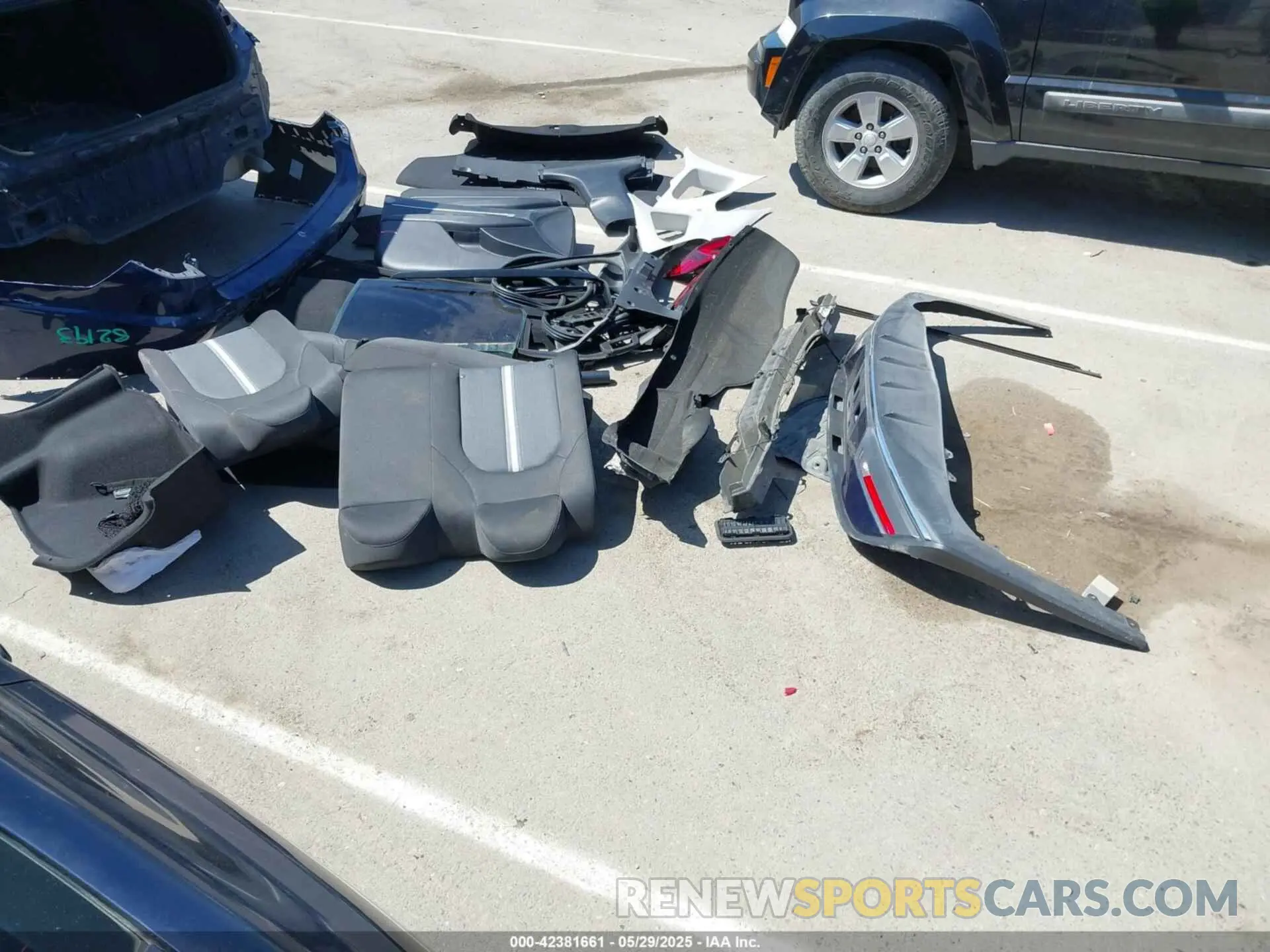 12 Photograph of a damaged car 5NPEG4JA1LH043284 HYUNDAI SONATA 2020