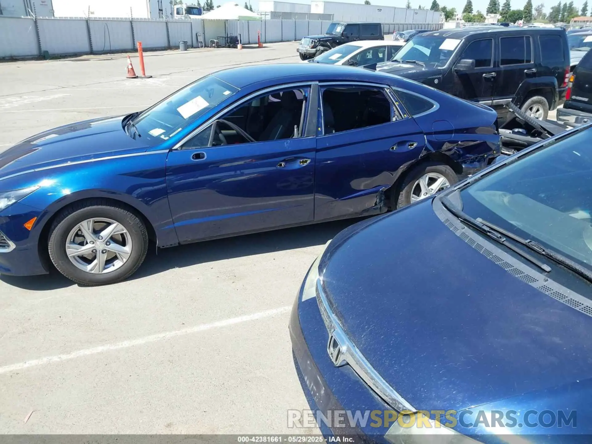 15 Photograph of a damaged car 5NPEG4JA1LH043284 HYUNDAI SONATA 2020