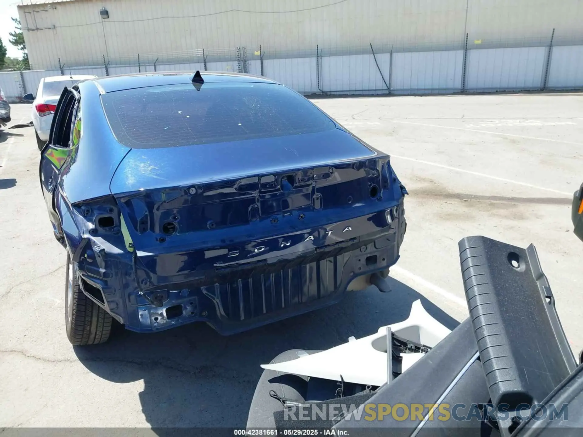 17 Photograph of a damaged car 5NPEG4JA1LH043284 HYUNDAI SONATA 2020