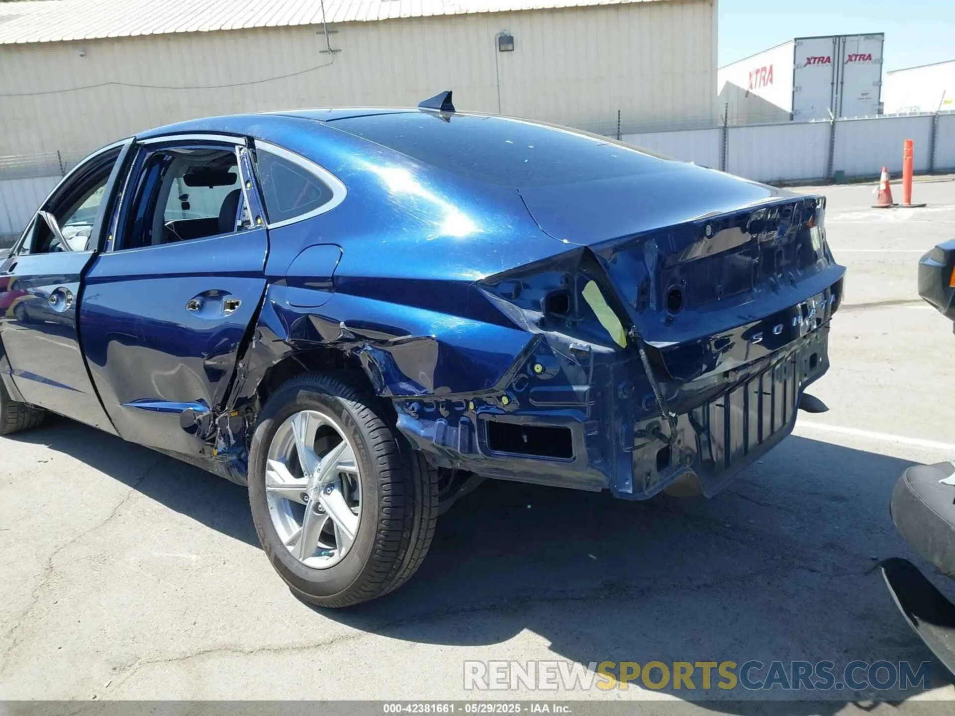 18 Photograph of a damaged car 5NPEG4JA1LH043284 HYUNDAI SONATA 2020