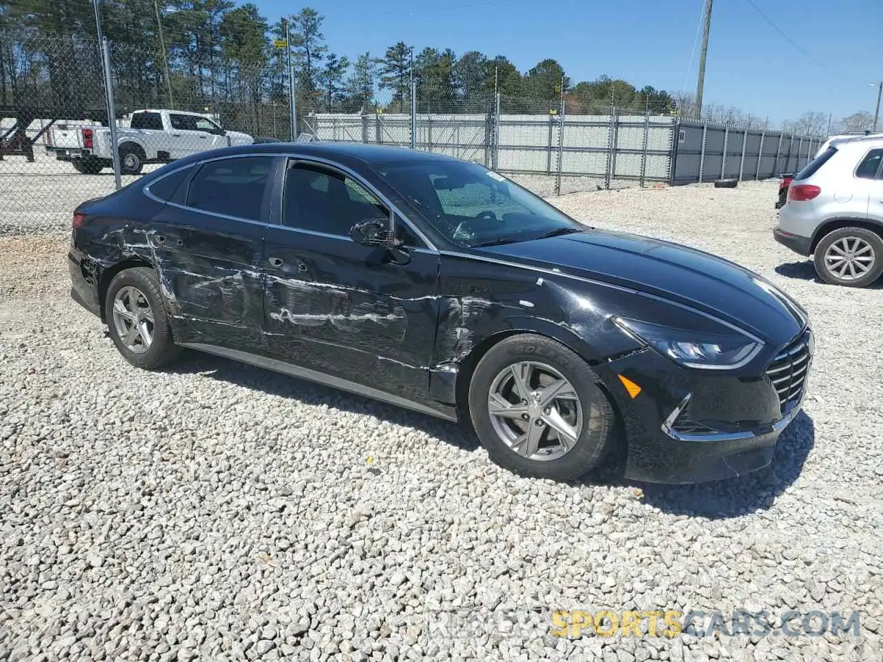 4 Photograph of a damaged car 5NPEG4JA1LH058576 HYUNDAI SONATA 2020