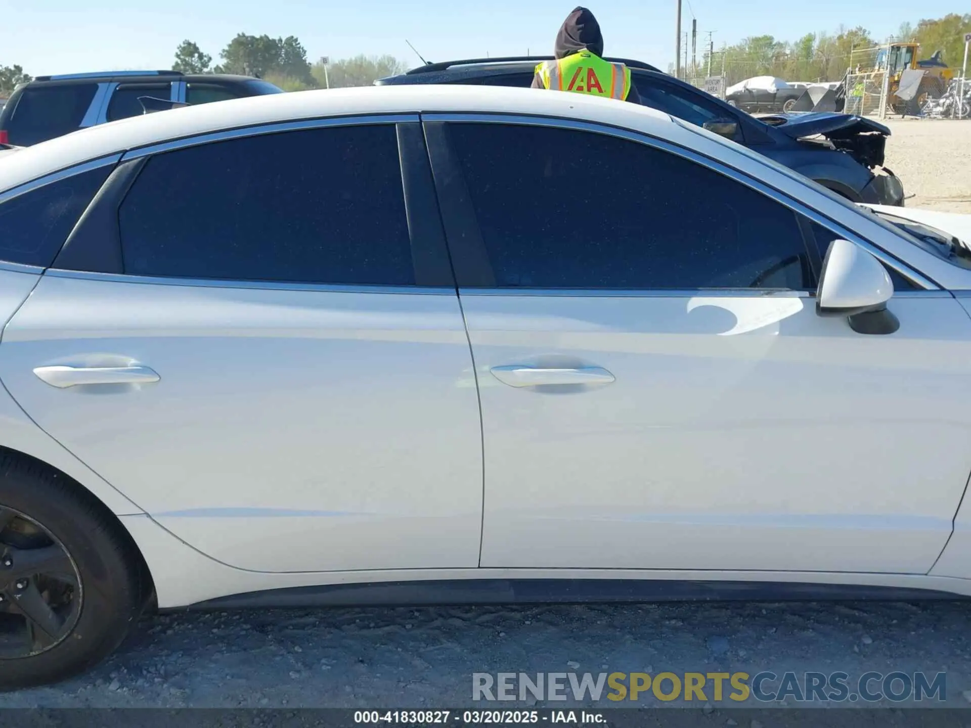 13 Photograph of a damaged car 5NPEG4JA2LH005983 HYUNDAI SONATA 2020