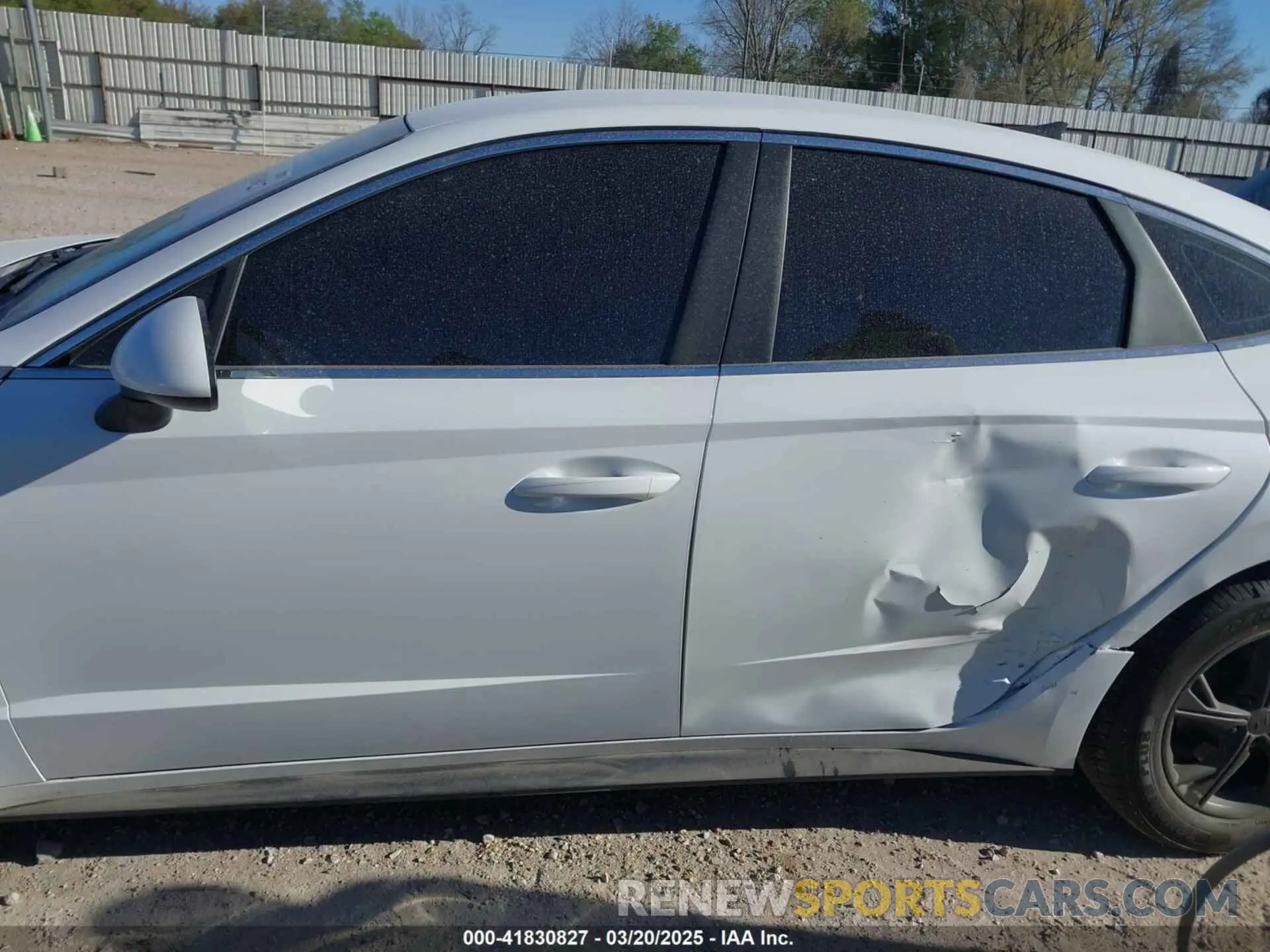 14 Photograph of a damaged car 5NPEG4JA2LH005983 HYUNDAI SONATA 2020