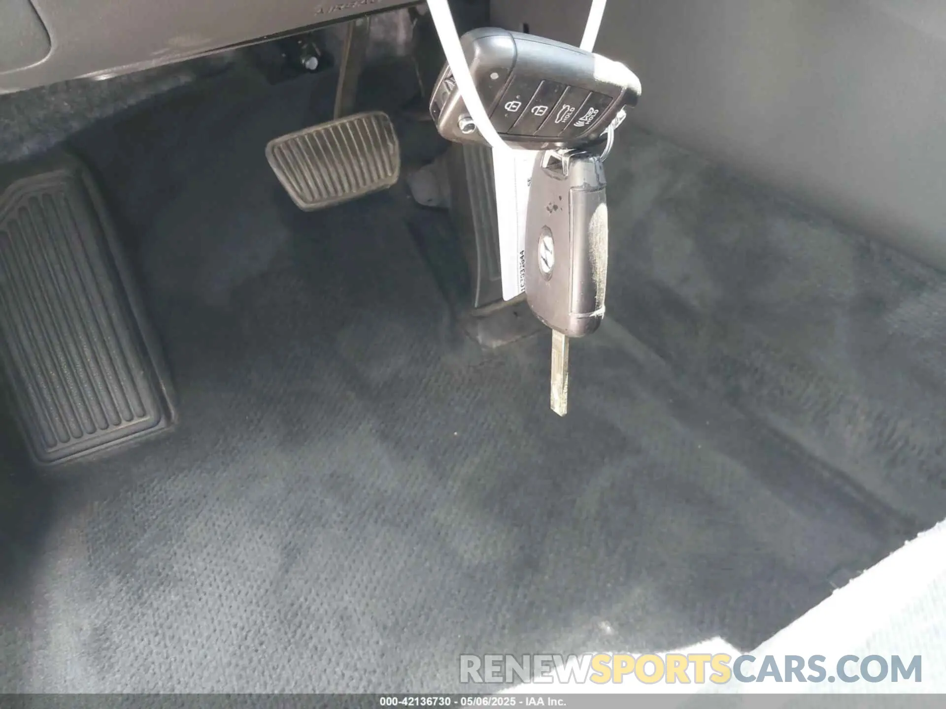 11 Photograph of a damaged car 5NPEG4JA2LH044931 HYUNDAI SONATA 2020