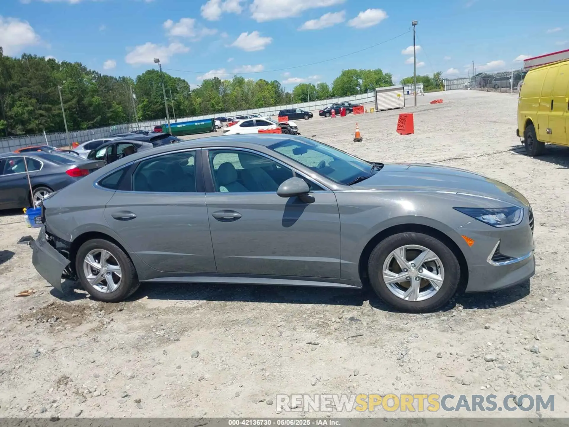 13 Photograph of a damaged car 5NPEG4JA2LH044931 HYUNDAI SONATA 2020
