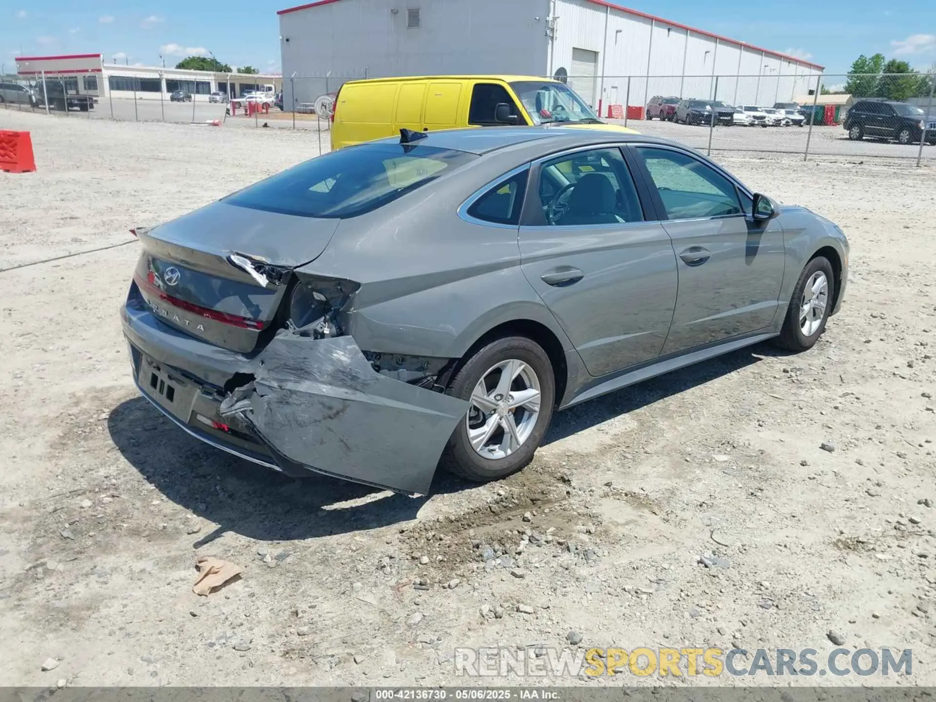 4 Photograph of a damaged car 5NPEG4JA2LH044931 HYUNDAI SONATA 2020