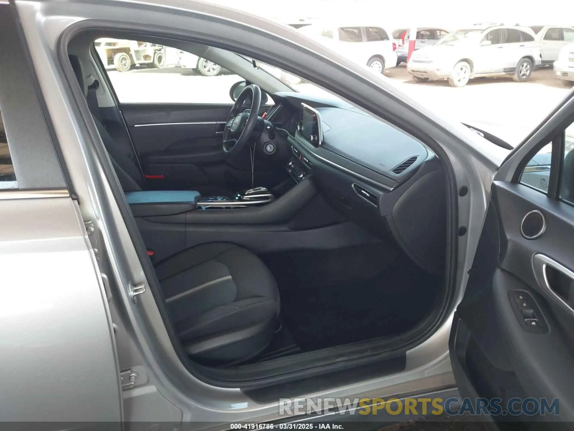 5 Photograph of a damaged car 5NPEG4JA2LH046579 HYUNDAI SONATA 2020