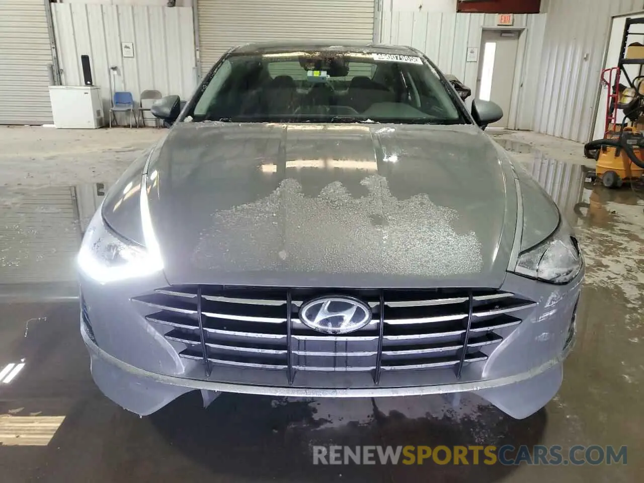 5 Photograph of a damaged car 5NPEG4JA3LH018693 HYUNDAI SONATA 2020