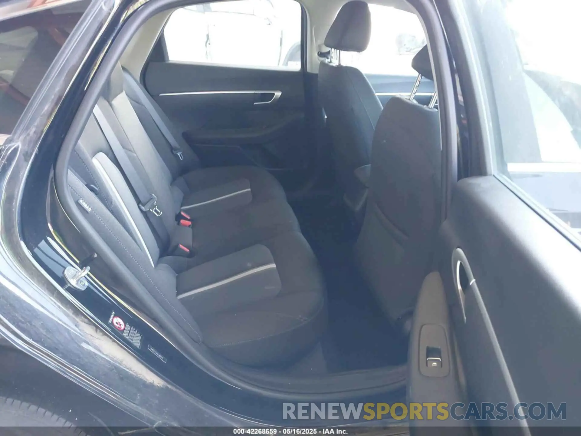 8 Photograph of a damaged car 5NPEG4JA3LH019343 HYUNDAI SONATA 2020