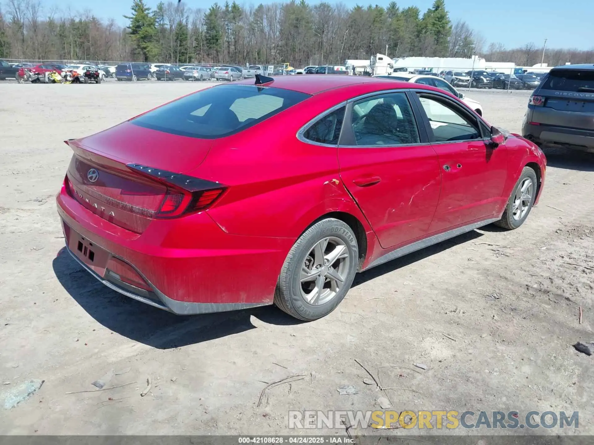 4 Photograph of a damaged car 5NPEG4JA3LH021755 HYUNDAI SONATA 2020