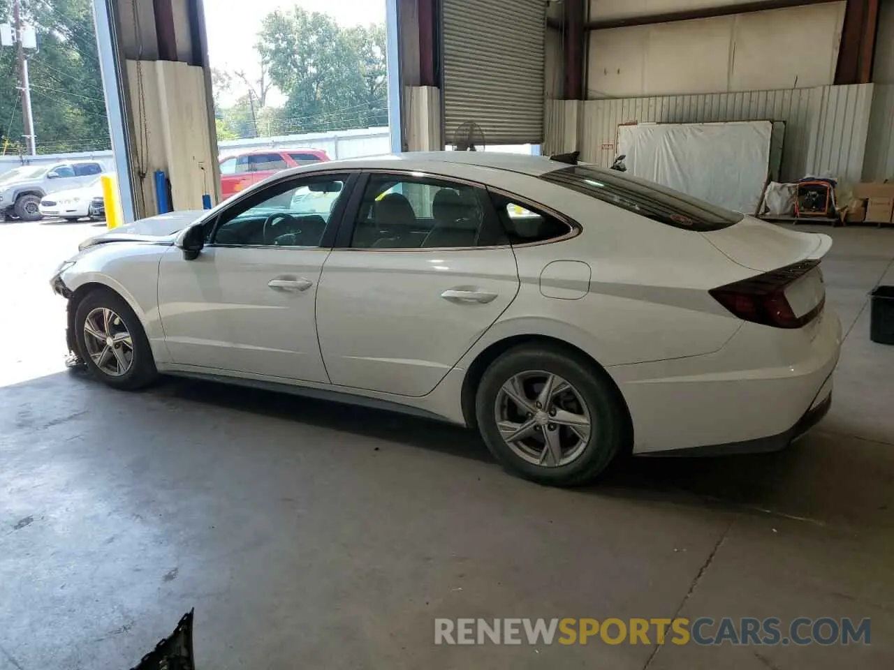 2 Photograph of a damaged car 5NPEG4JA3LH032402 HYUNDAI SONATA 2020