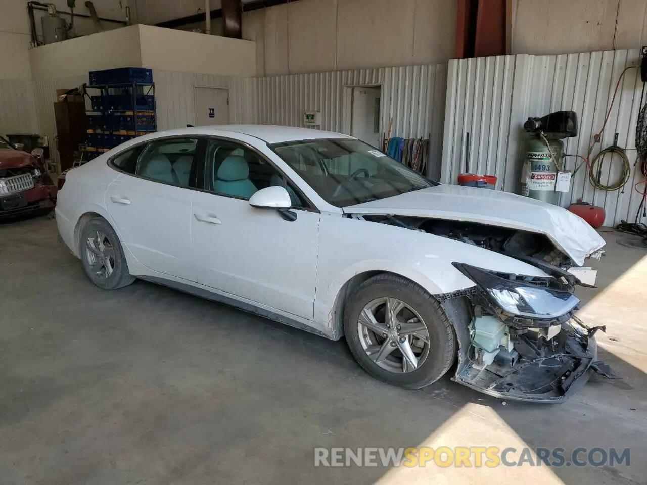 4 Photograph of a damaged car 5NPEG4JA3LH032402 HYUNDAI SONATA 2020