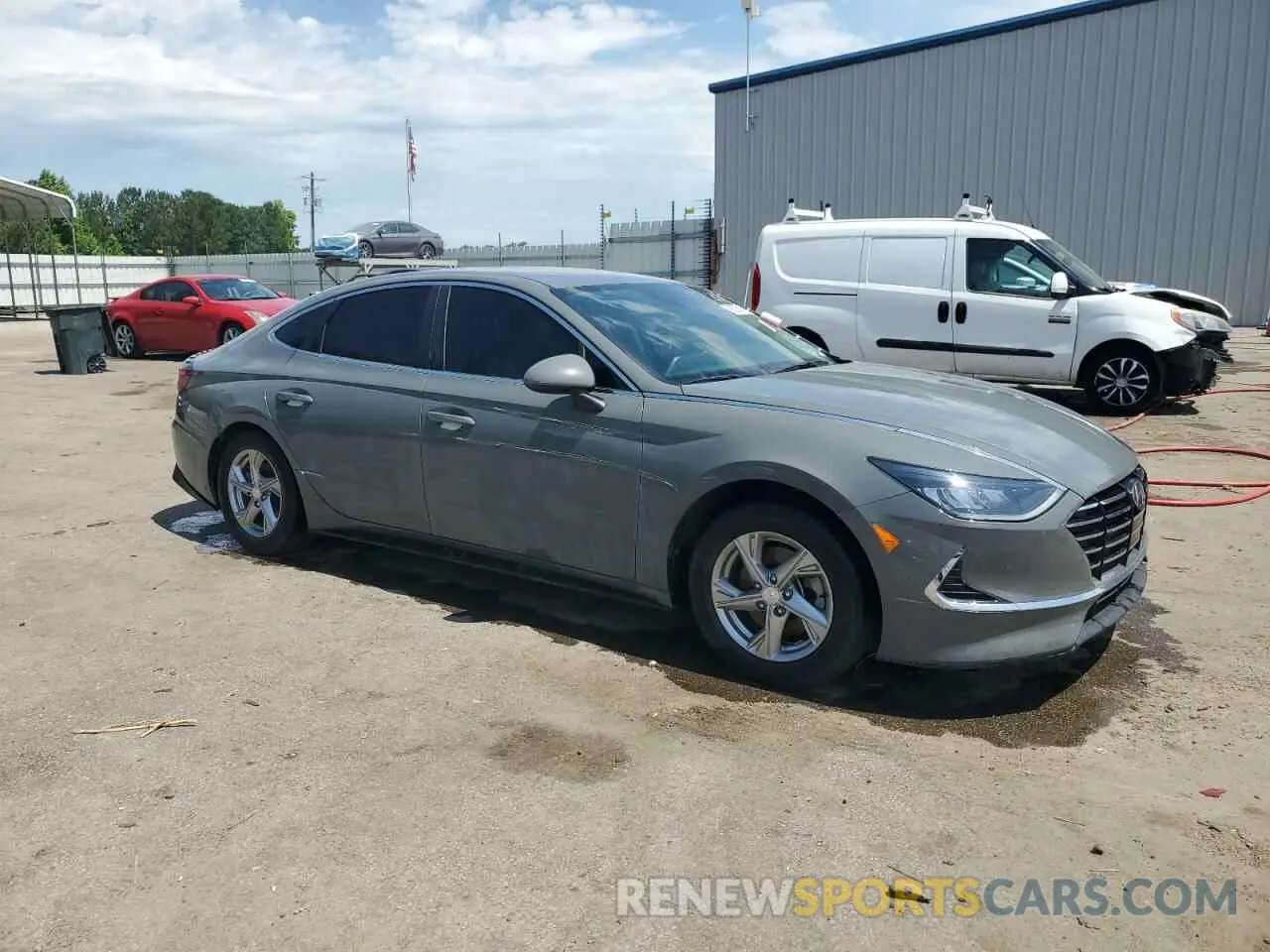 4 Photograph of a damaged car 5NPEG4JA3LH062533 HYUNDAI SONATA 2020