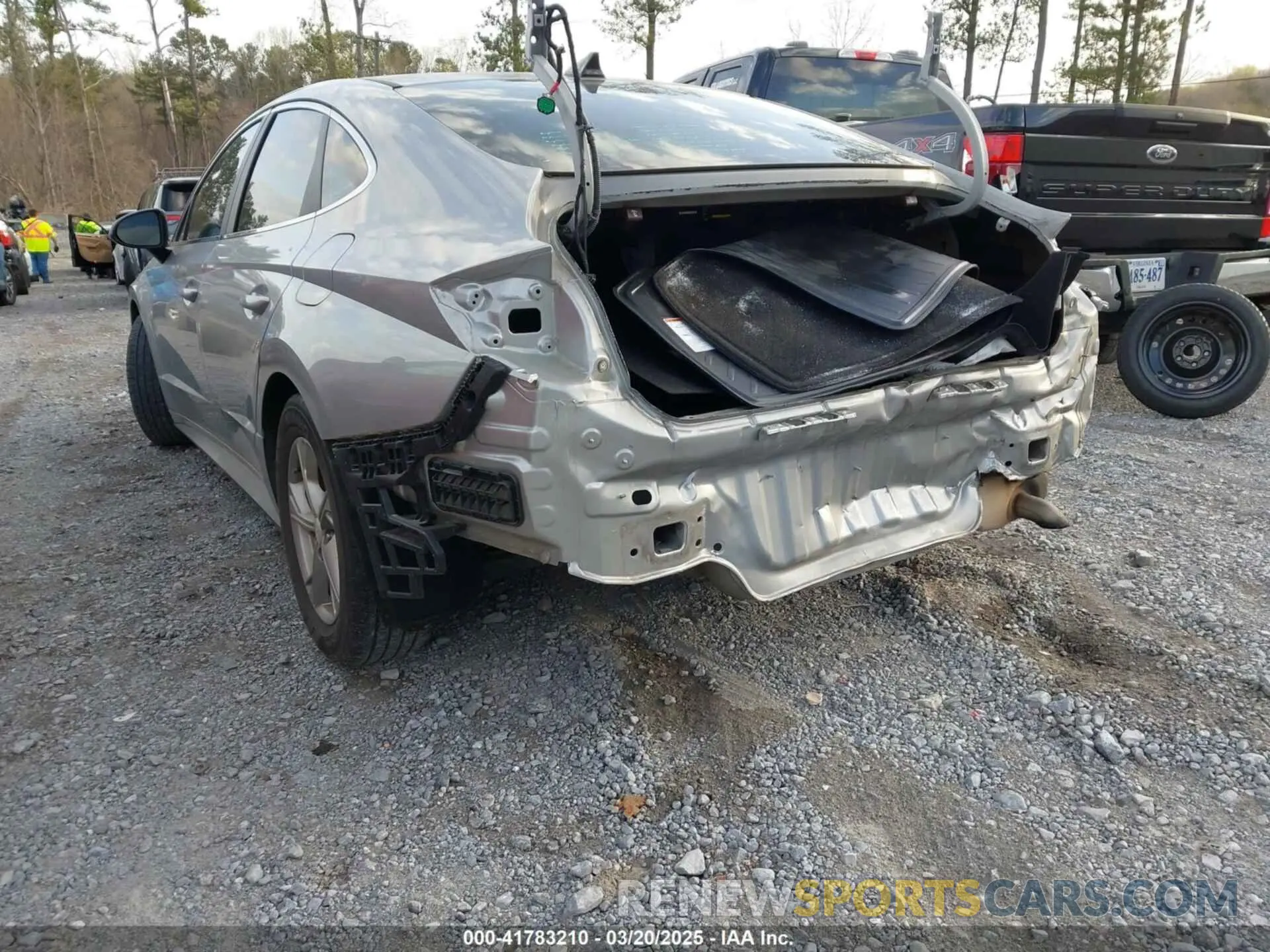 17 Photograph of a damaged car 5NPEG4JA4LH031193 HYUNDAI SONATA 2020