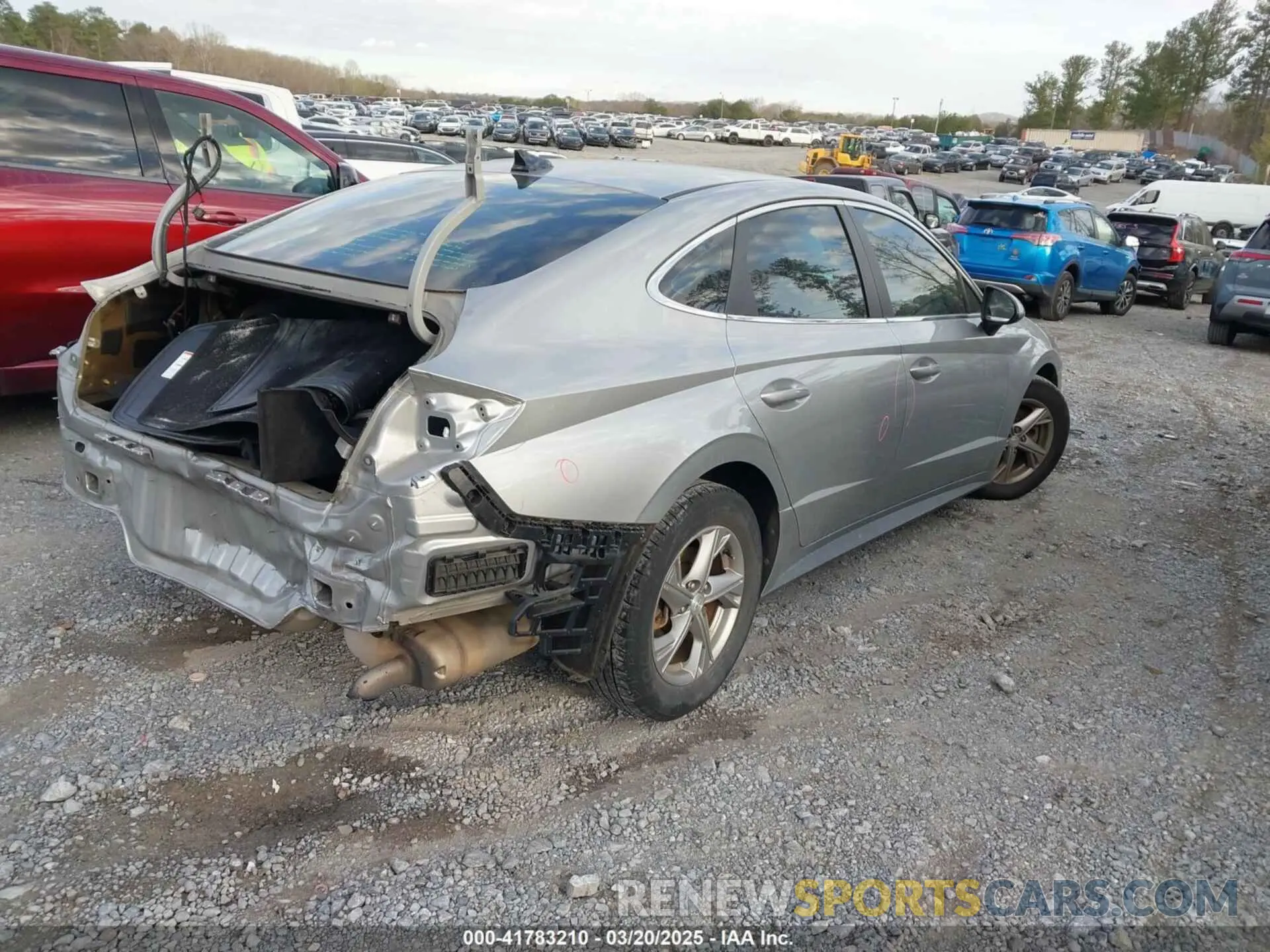 4 Photograph of a damaged car 5NPEG4JA4LH031193 HYUNDAI SONATA 2020