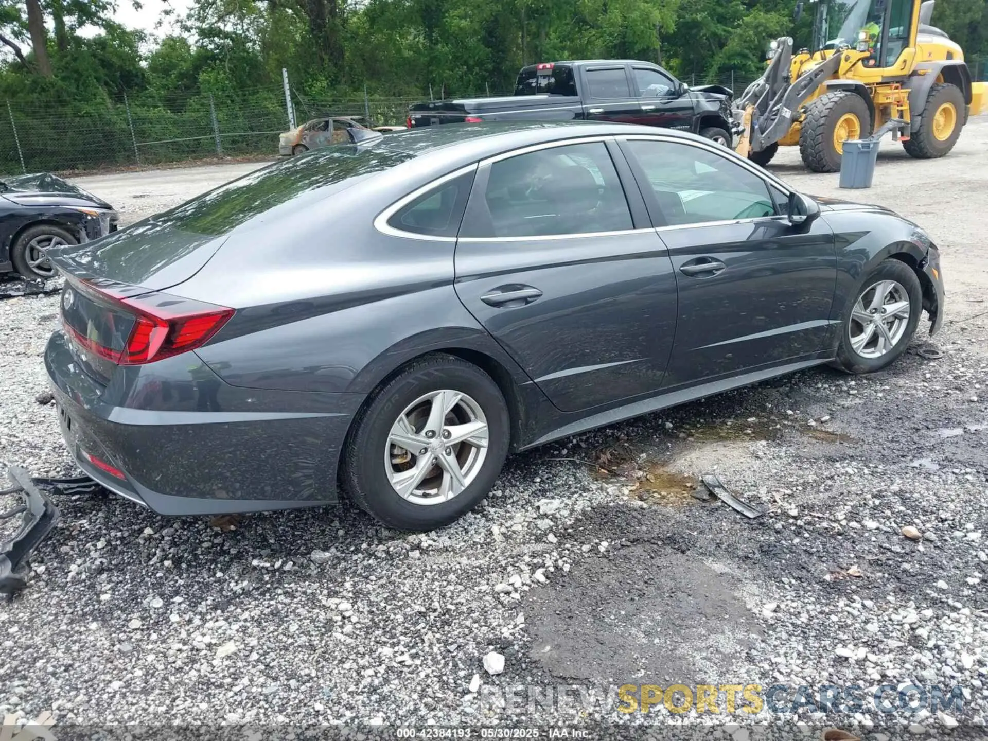 4 Photograph of a damaged car 5NPEG4JA4LH048043 HYUNDAI SONATA 2020