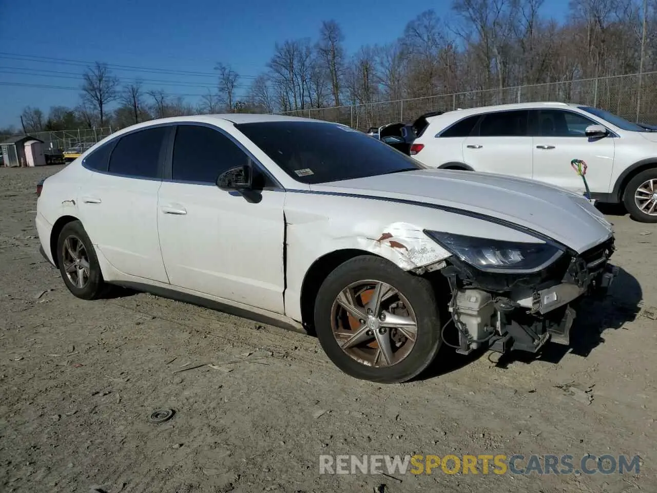 4 Photograph of a damaged car 5NPEG4JA5LH001118 HYUNDAI SONATA 2020