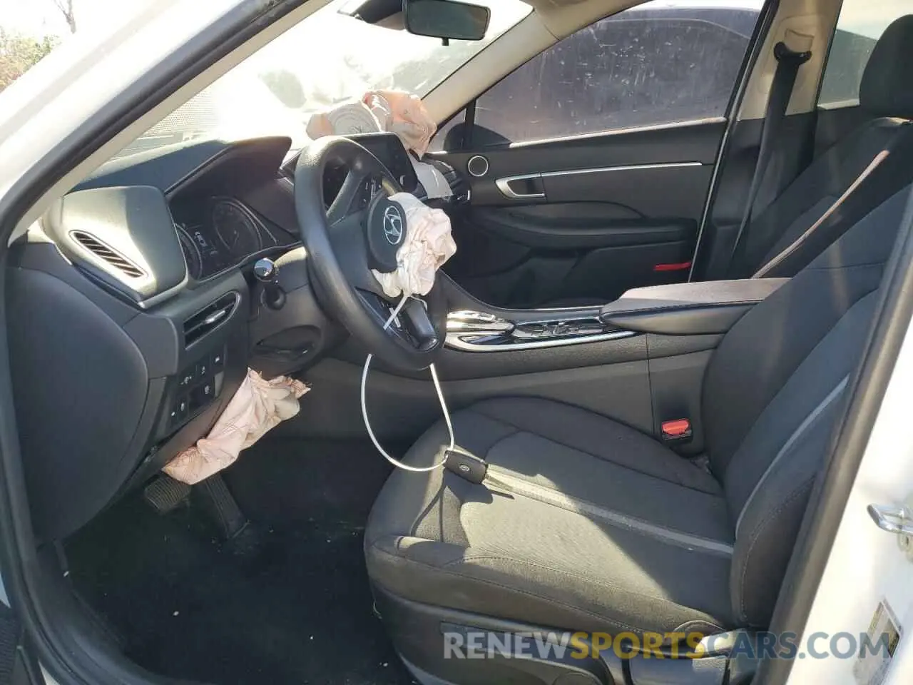 7 Photograph of a damaged car 5NPEG4JA5LH001118 HYUNDAI SONATA 2020
