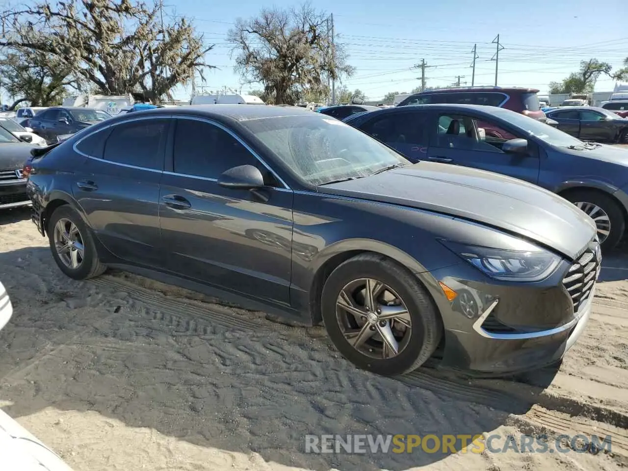 4 Photograph of a damaged car 5NPEG4JA5LH022017 HYUNDAI SONATA 2020