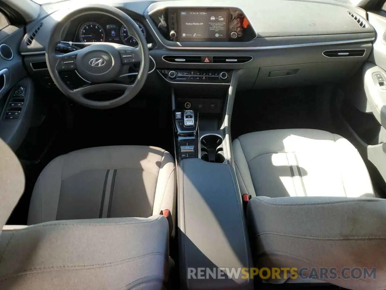 8 Photograph of a damaged car 5NPEG4JA5LH022017 HYUNDAI SONATA 2020
