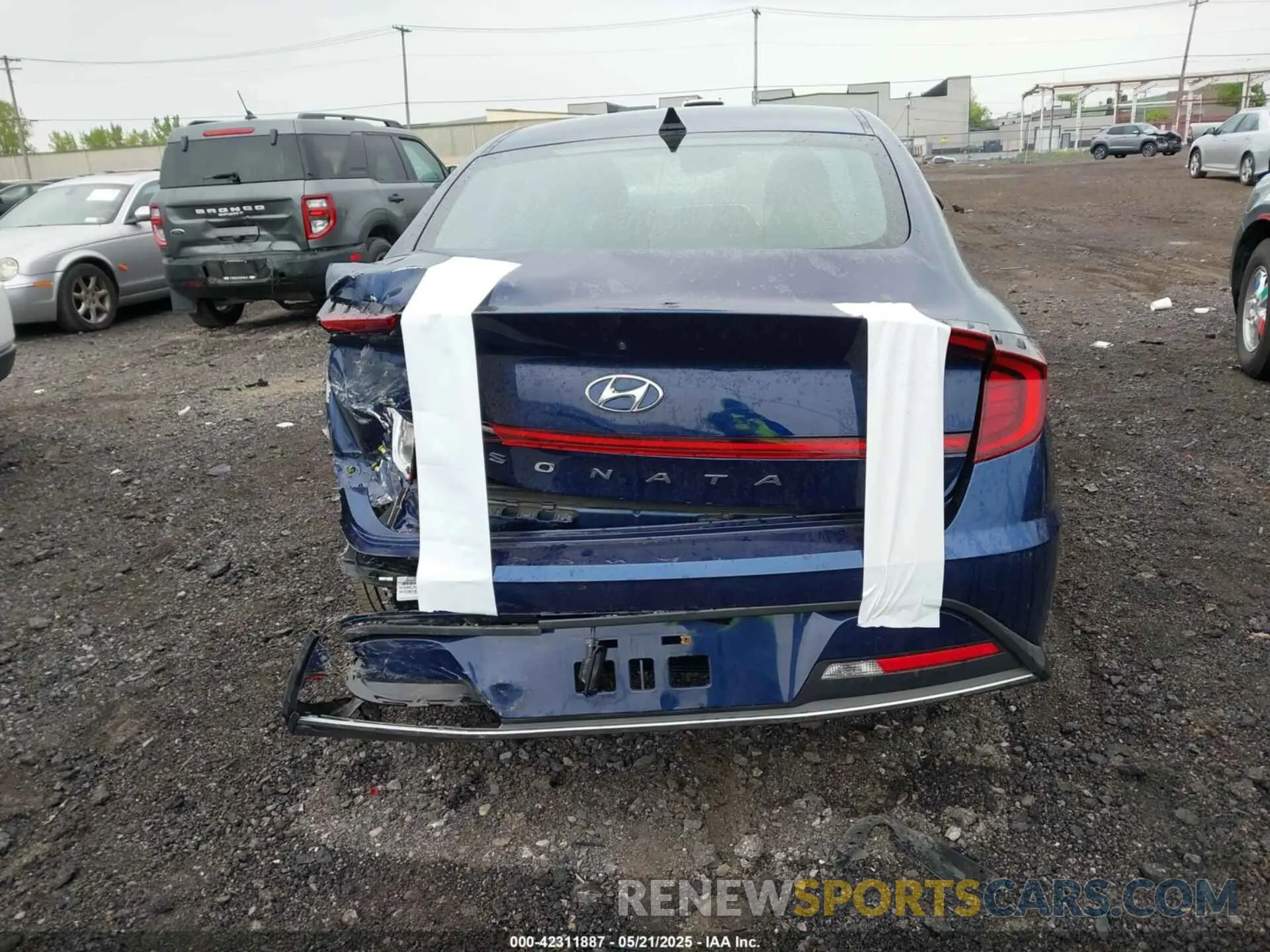 16 Photograph of a damaged car 5NPEG4JA5LH038881 HYUNDAI SONATA 2020