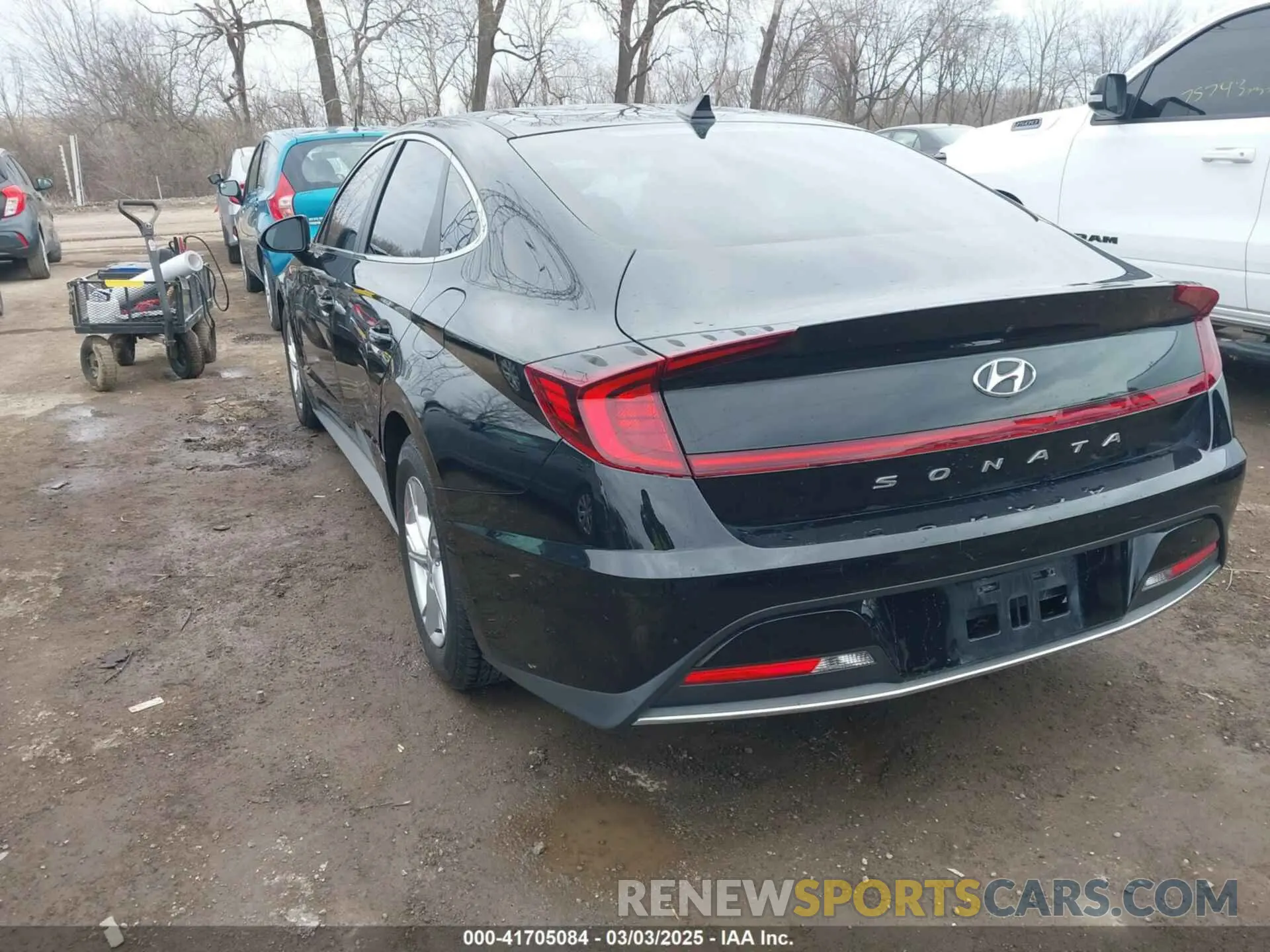 3 Photograph of a damaged car 5NPEG4JA5LH043028 HYUNDAI SONATA 2020