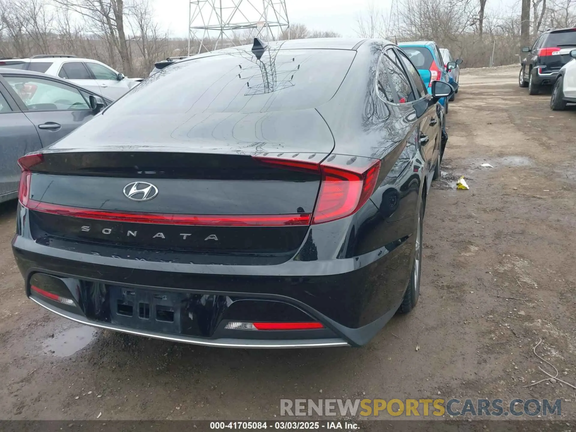 4 Photograph of a damaged car 5NPEG4JA5LH043028 HYUNDAI SONATA 2020