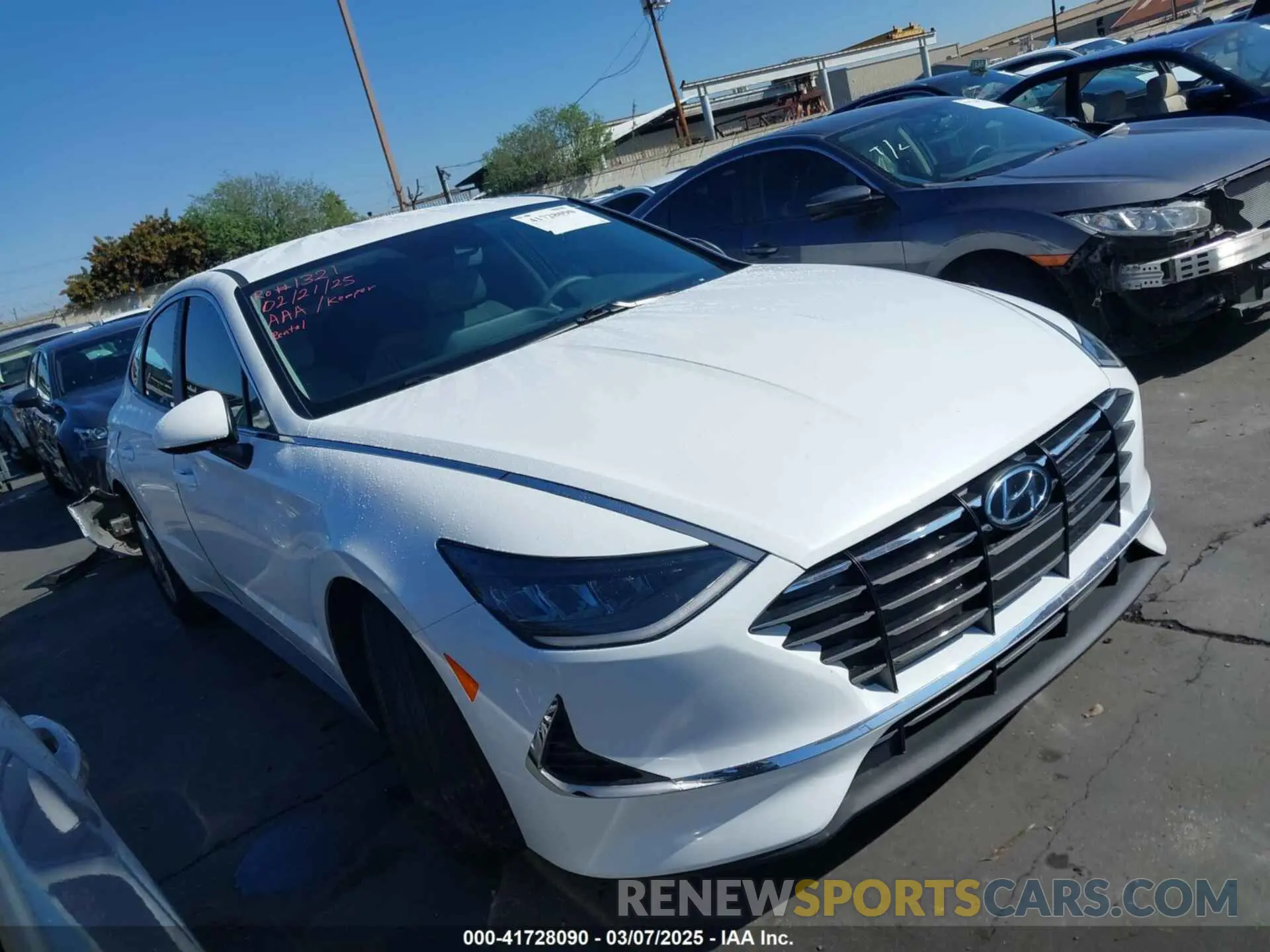 1 Photograph of a damaged car 5NPEG4JA5LH054840 HYUNDAI SONATA 2020