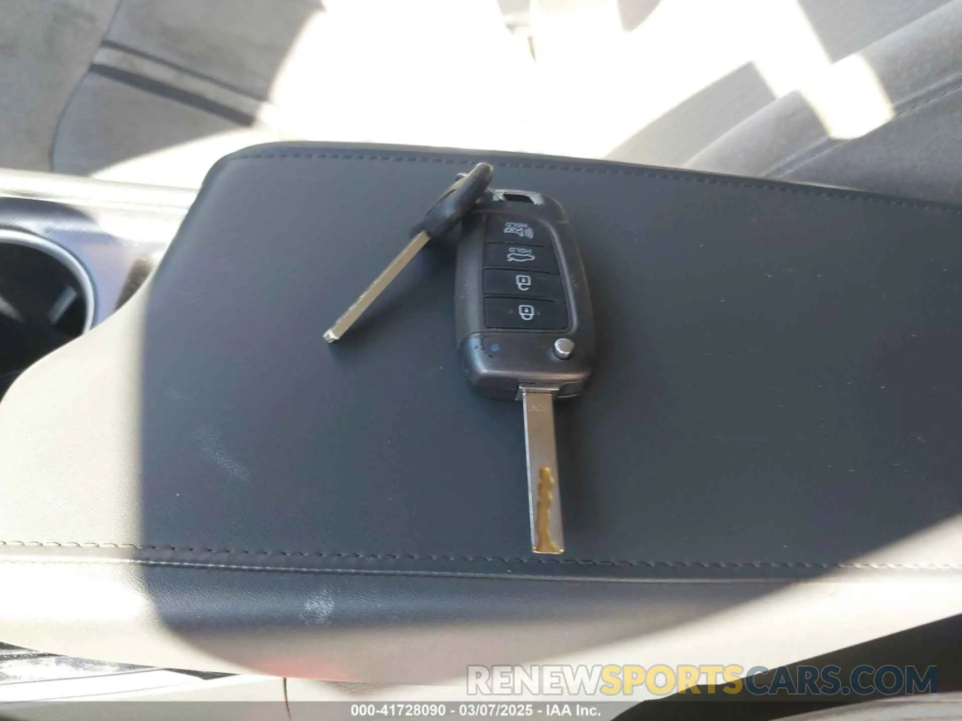 11 Photograph of a damaged car 5NPEG4JA5LH054840 HYUNDAI SONATA 2020