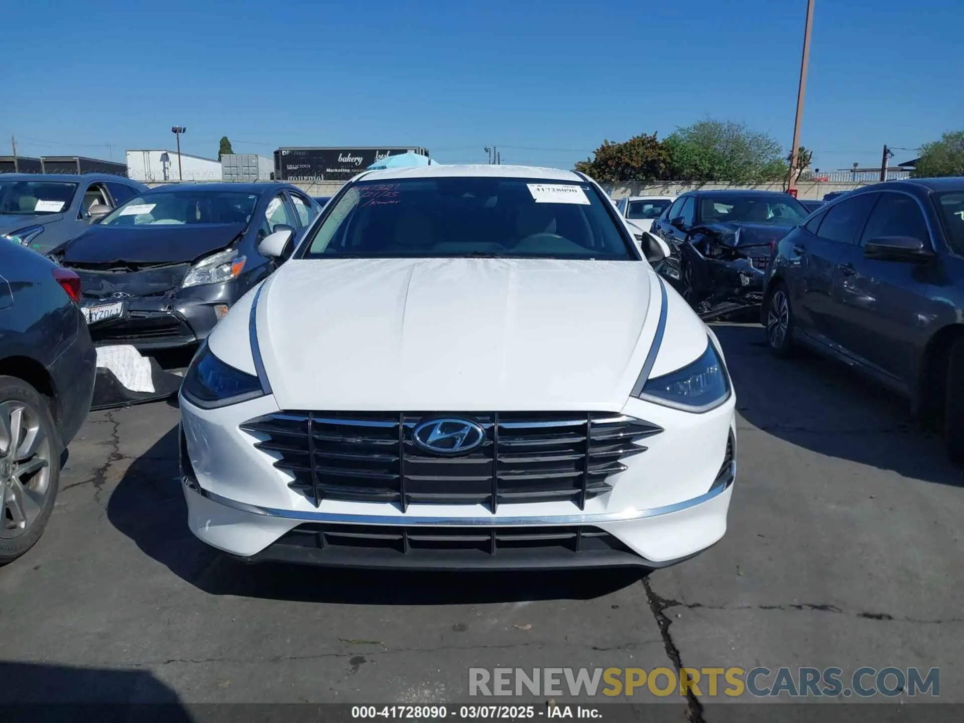 12 Photograph of a damaged car 5NPEG4JA5LH054840 HYUNDAI SONATA 2020