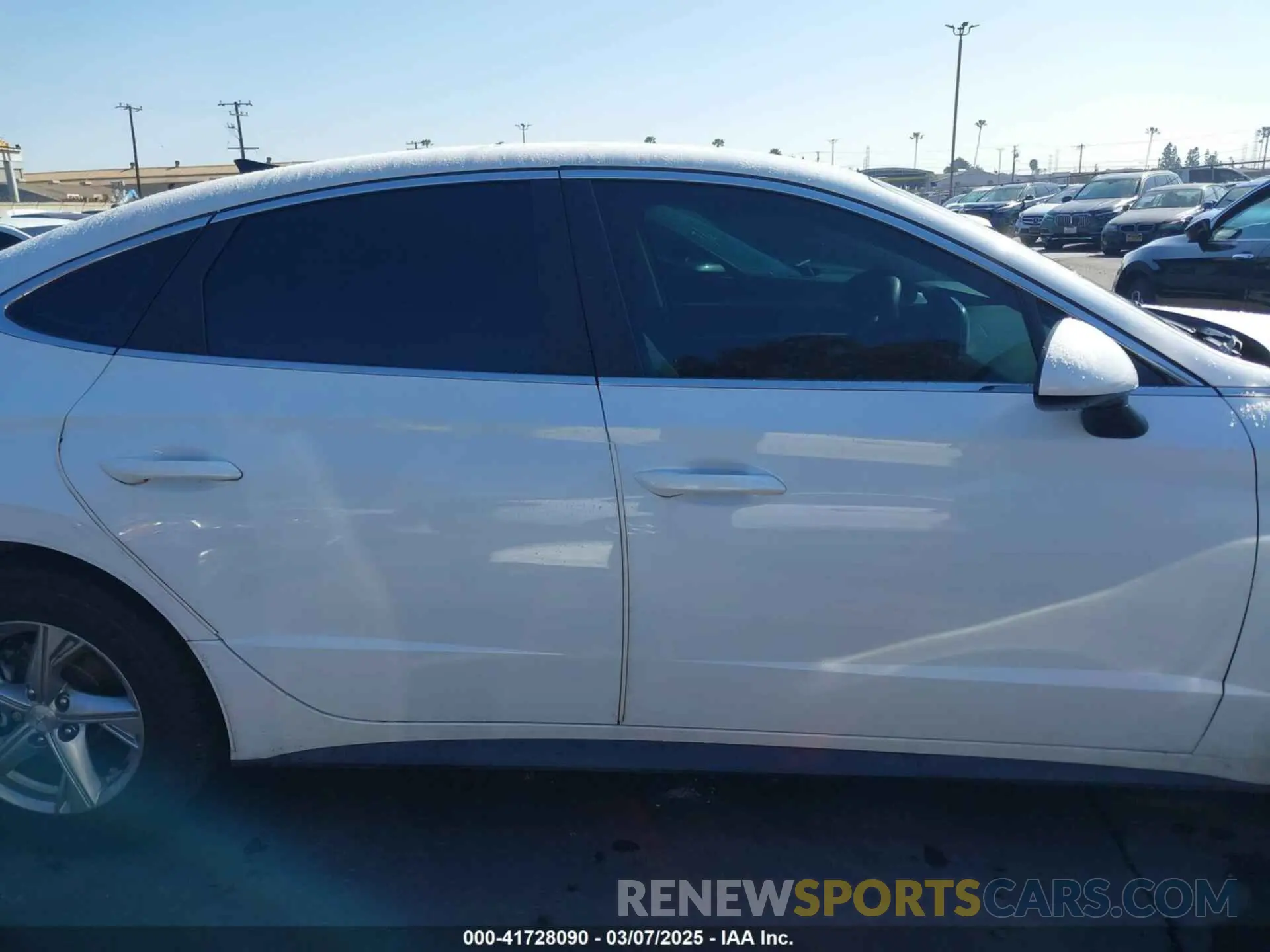 13 Photograph of a damaged car 5NPEG4JA5LH054840 HYUNDAI SONATA 2020
