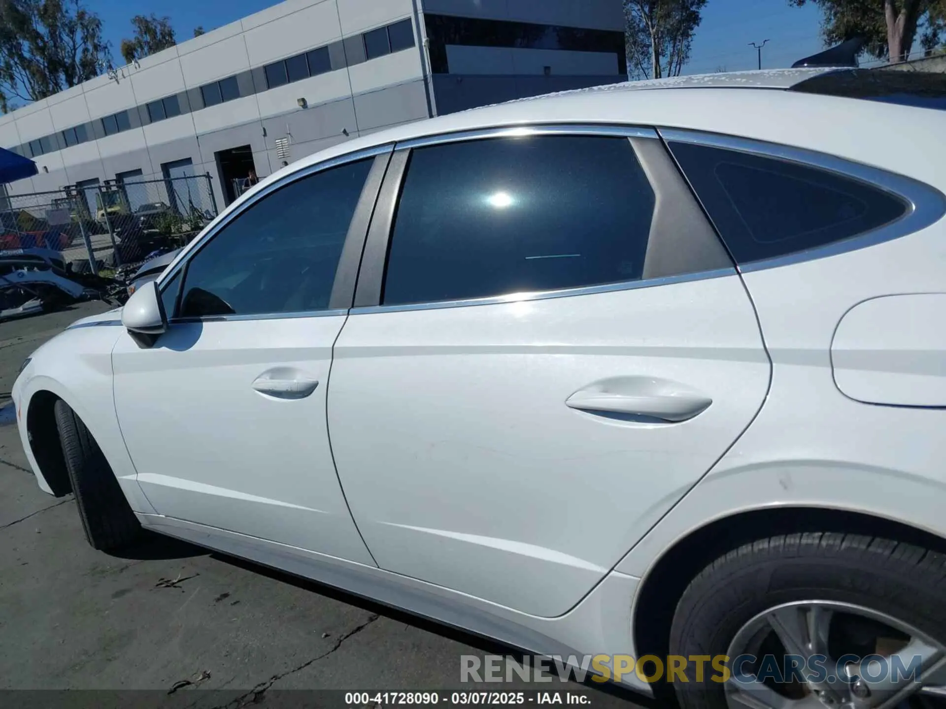 14 Photograph of a damaged car 5NPEG4JA5LH054840 HYUNDAI SONATA 2020