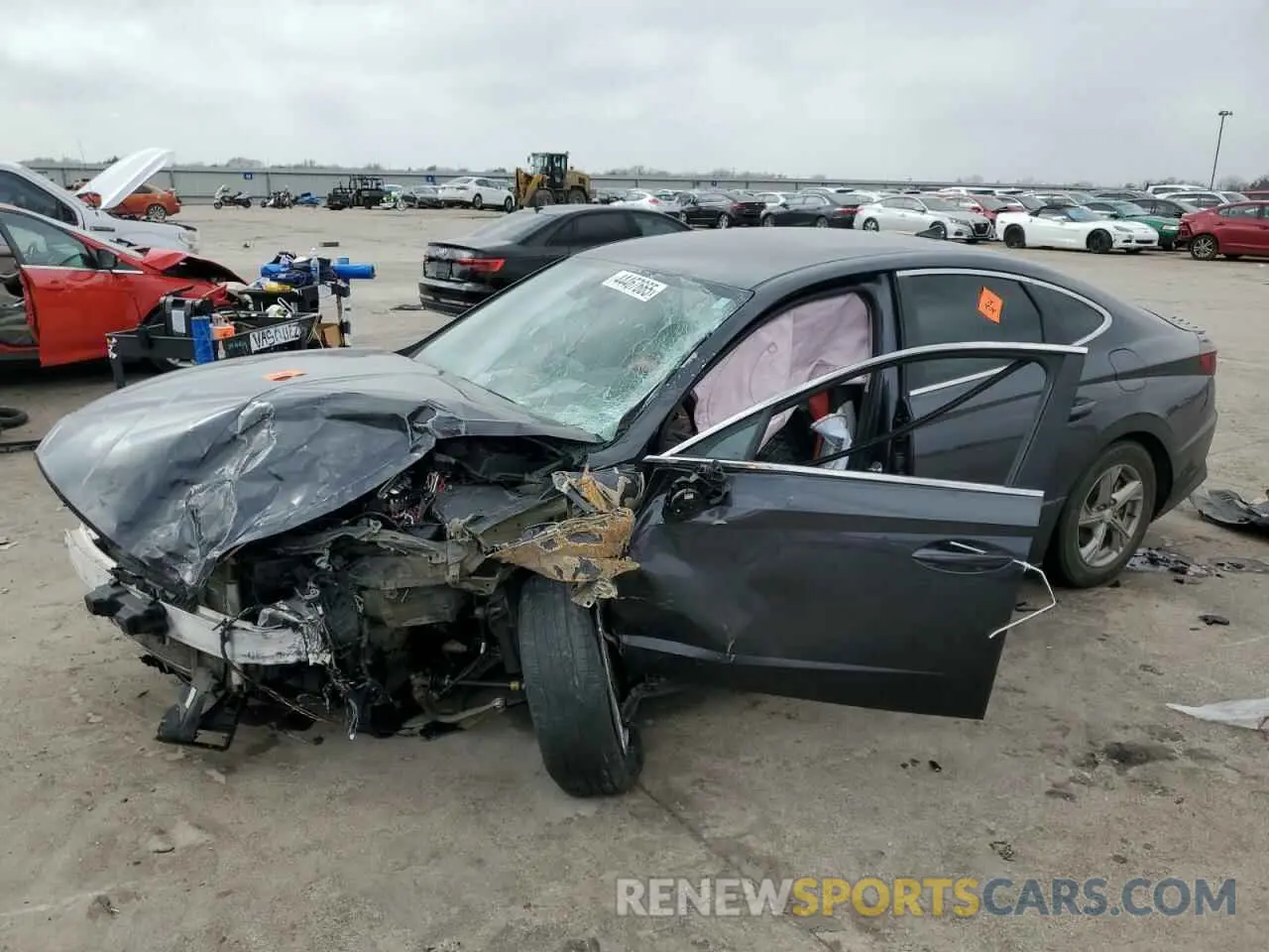 1 Photograph of a damaged car 5NPEG4JA5LH056166 HYUNDAI SONATA 2020